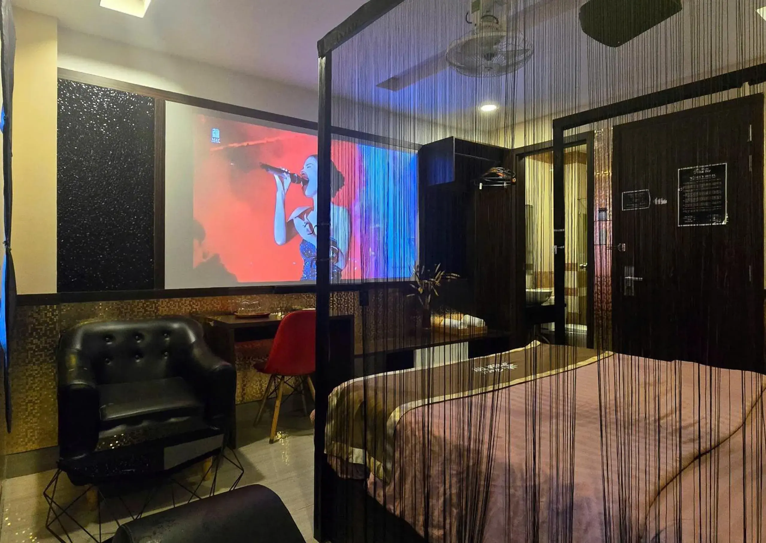 Superior King Room in Kha Thy Hotel 2 Superior King Room in Kha Thy Hotel 2