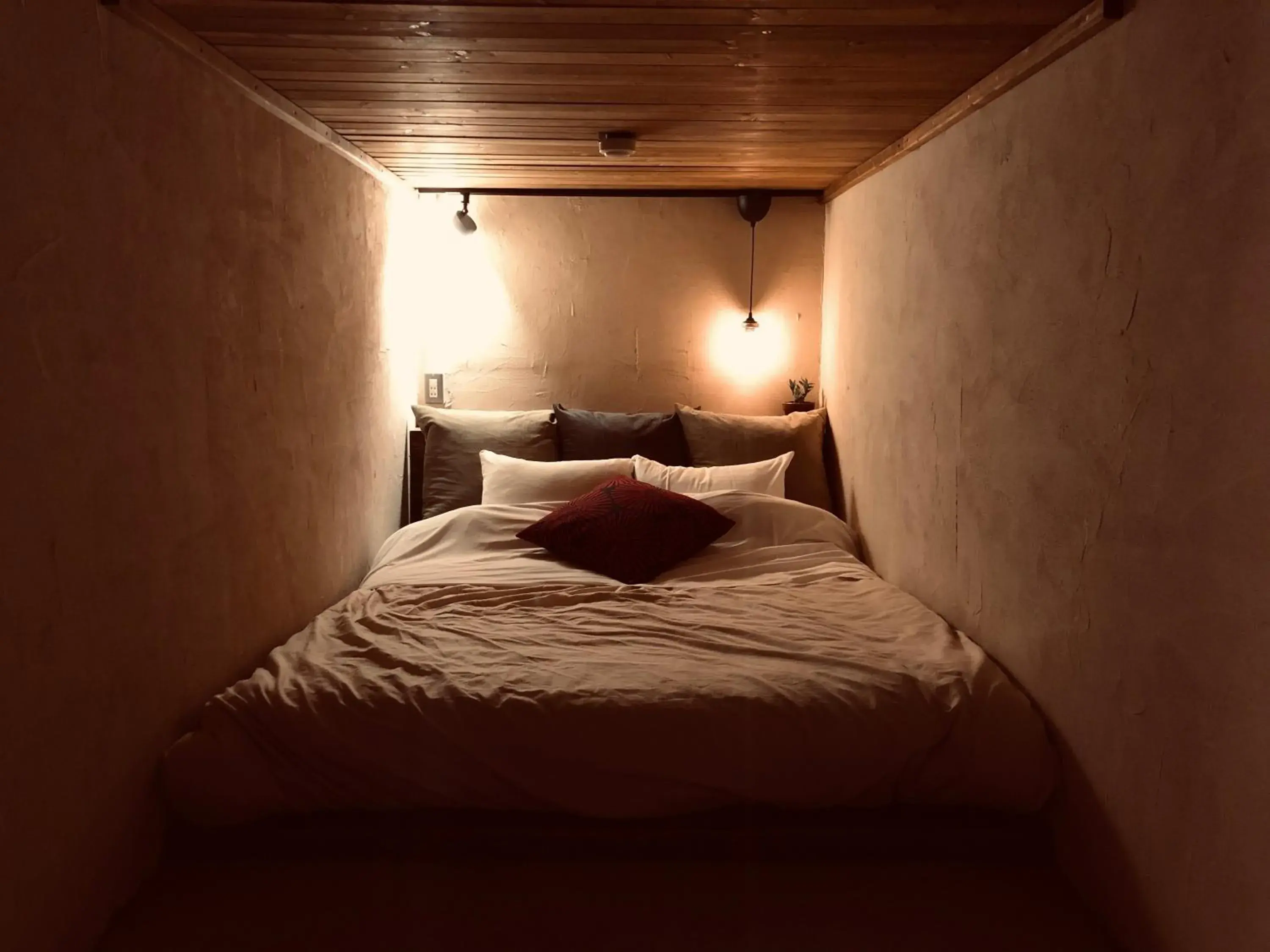 Small Room Double Bed in RoheN ASHINOKO Small Room Double Bed in RoheN ASHINOKO