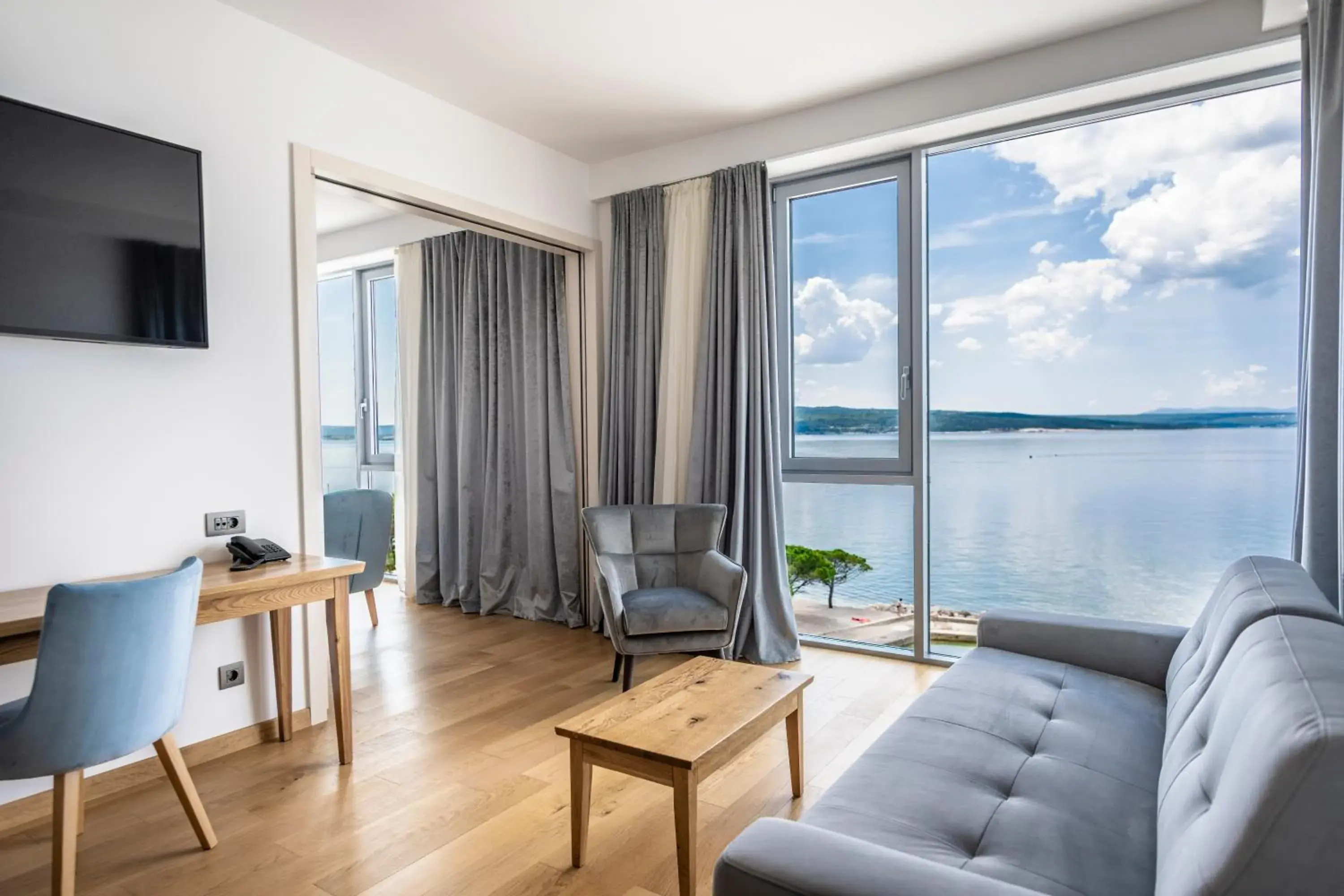 Deluxe Suite with Sea View in Hotel Miramare Deluxe Suite with Sea View in Hotel Miramare