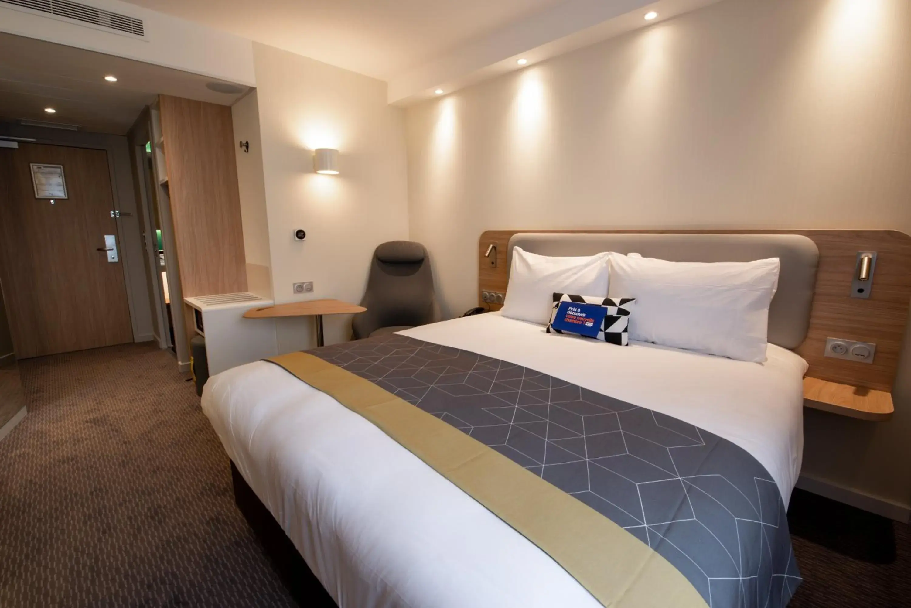 Standard Queen Room - Free Breakfast in Holiday Inn Express - Arcachon - La Teste by IHG Standard Queen Room - Free Breakfast in Holiday Inn Express - Arcachon - La Teste by IHG