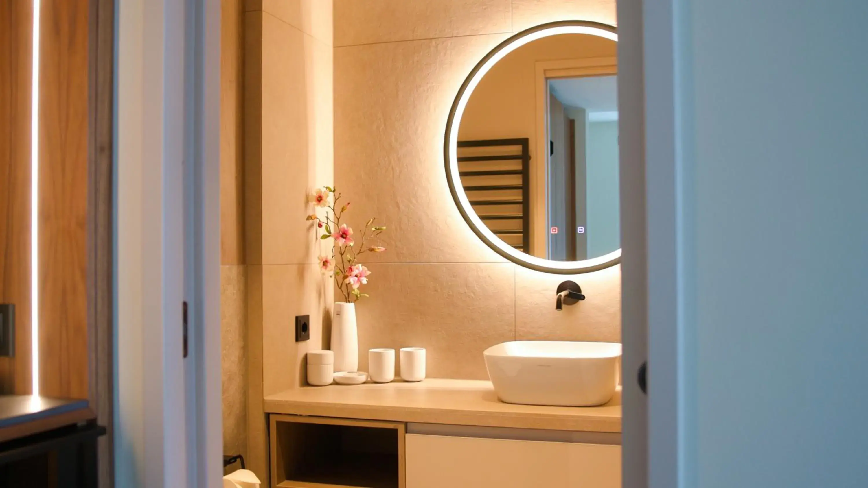 Terrace SUITE mit Panorama Meerblick in Baltic Hideaways Beach Hotel Warnemünde Terrace SUITE mit Panorama Meerblick in Baltic Hideaways Beach Hotel Warnemünde