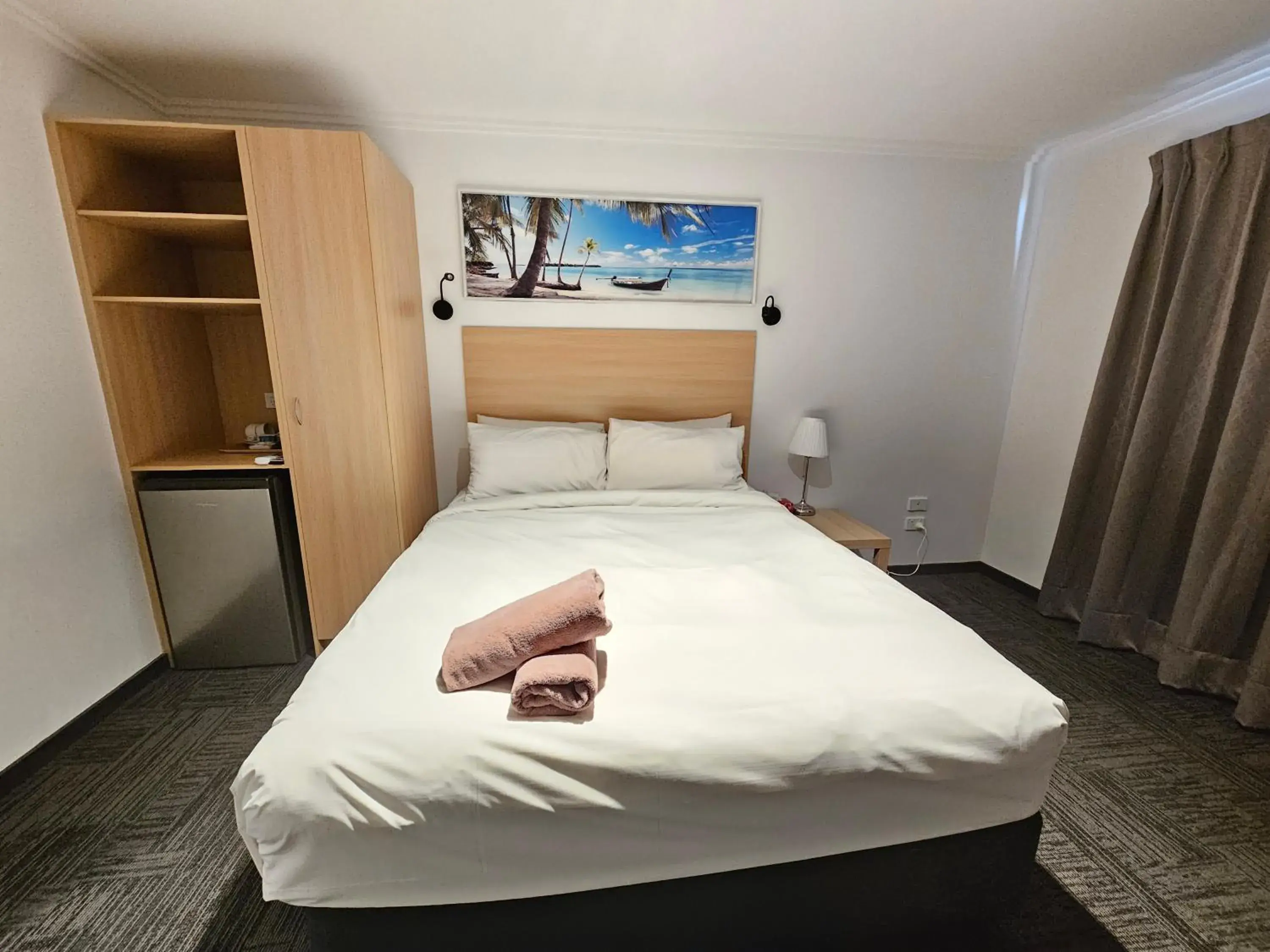 Superior Queen Room in Econo Lodge Rivervale Superior Queen Room in Econo Lodge Rivervale