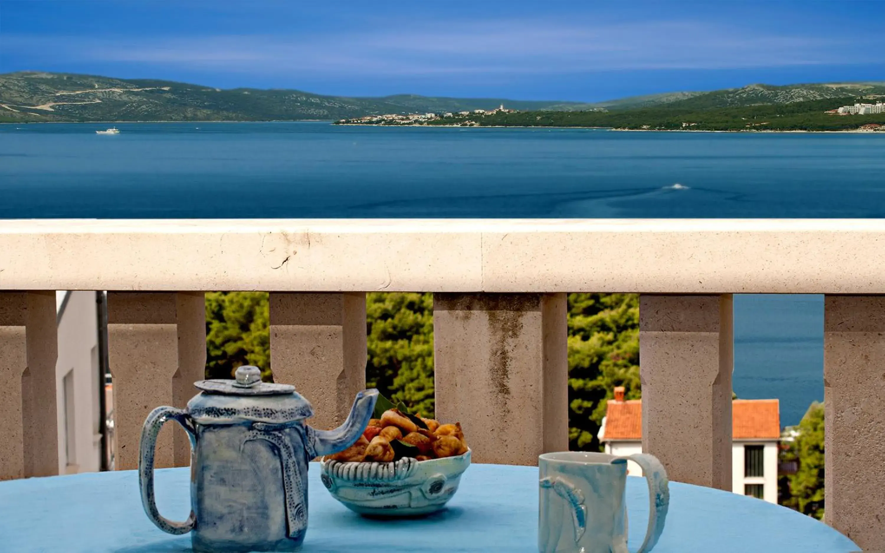 Beautiful apartment for two persons with sea view in Trogir near the beach Beautiful apartment for two persons with sea view in Trogir near the beach
