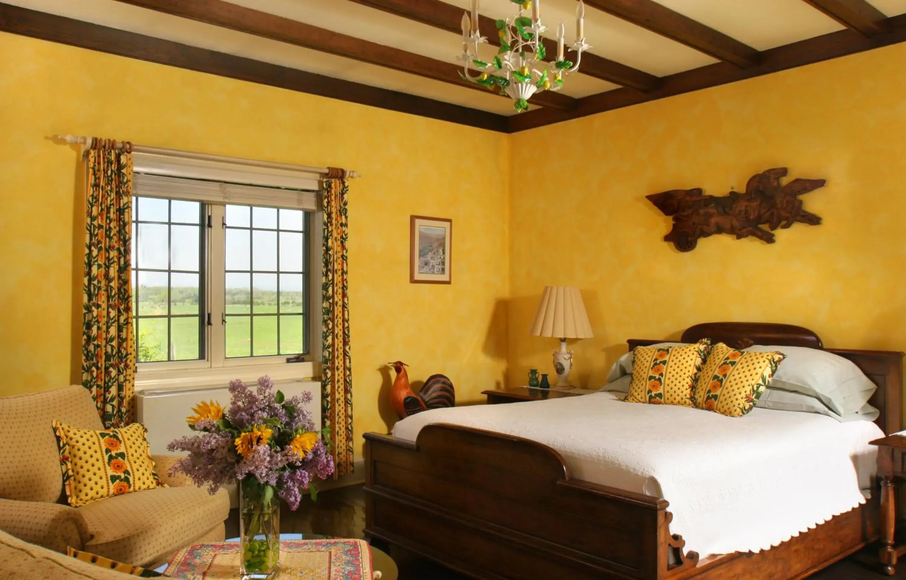 Queen Room (Mistral) in L'Auberge Provencale Inn & Restaurant Queen Room (Mistral) in L'Auberge Provencale Inn & Restaurant