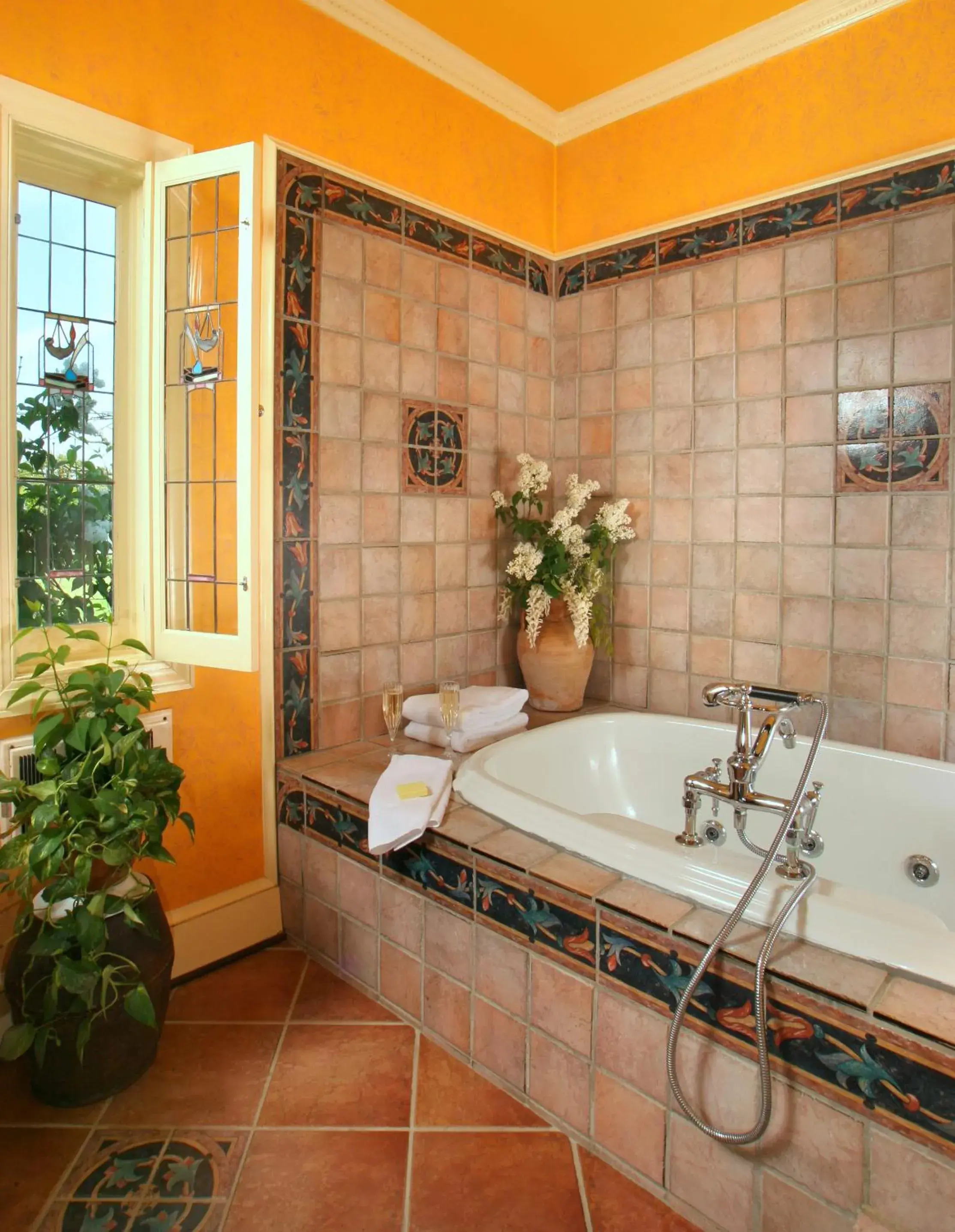 King Suite (Van Gogh) in L'Auberge Provencale Inn & Restaurant King Suite (Van Gogh) in L'Auberge Provencale Inn & Restaurant