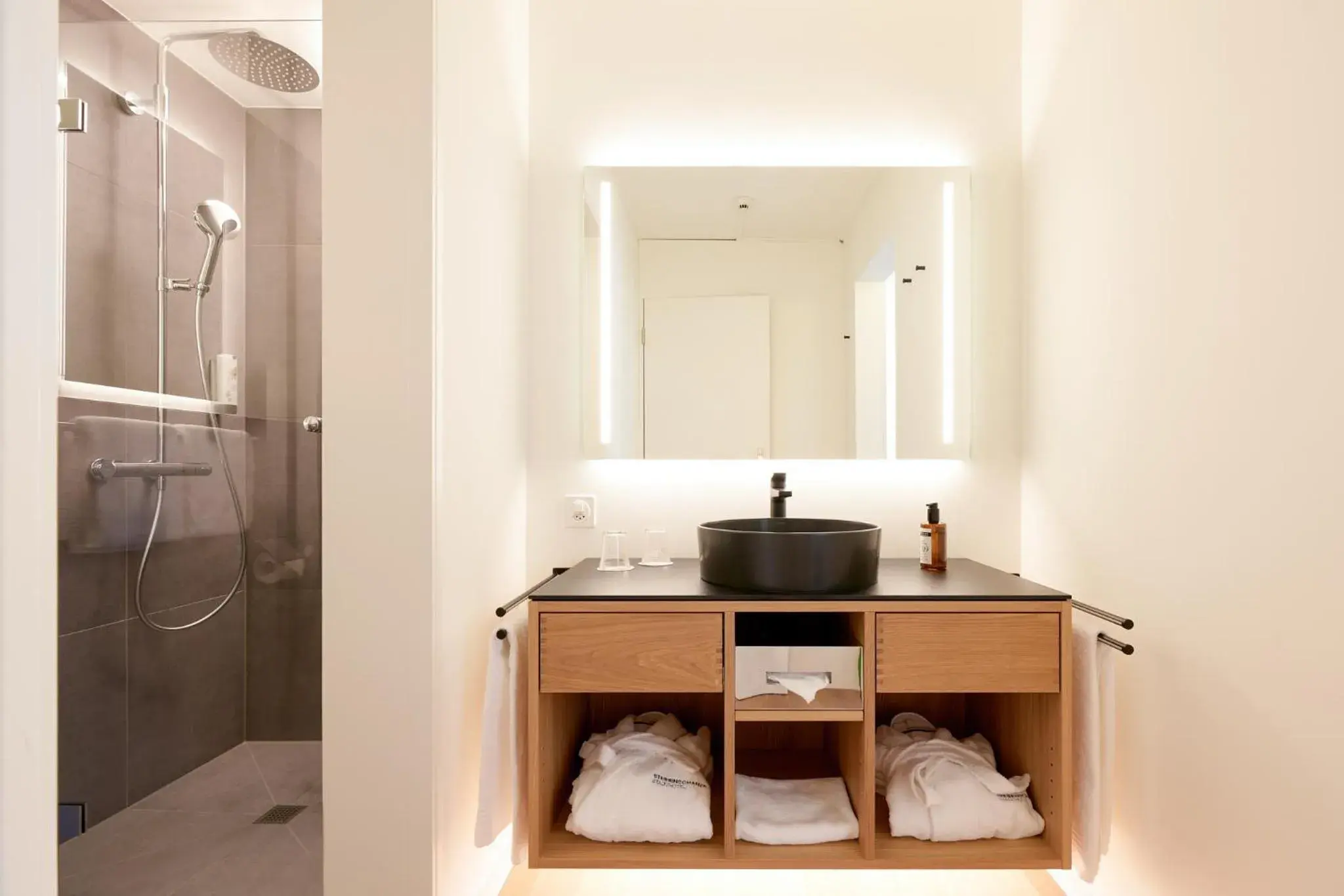 Queen Room with Garden View in Steinenschanze Charming City & Garden Hotel Queen Room with Garden View in Steinenschanze Charming City & Garden Hotel