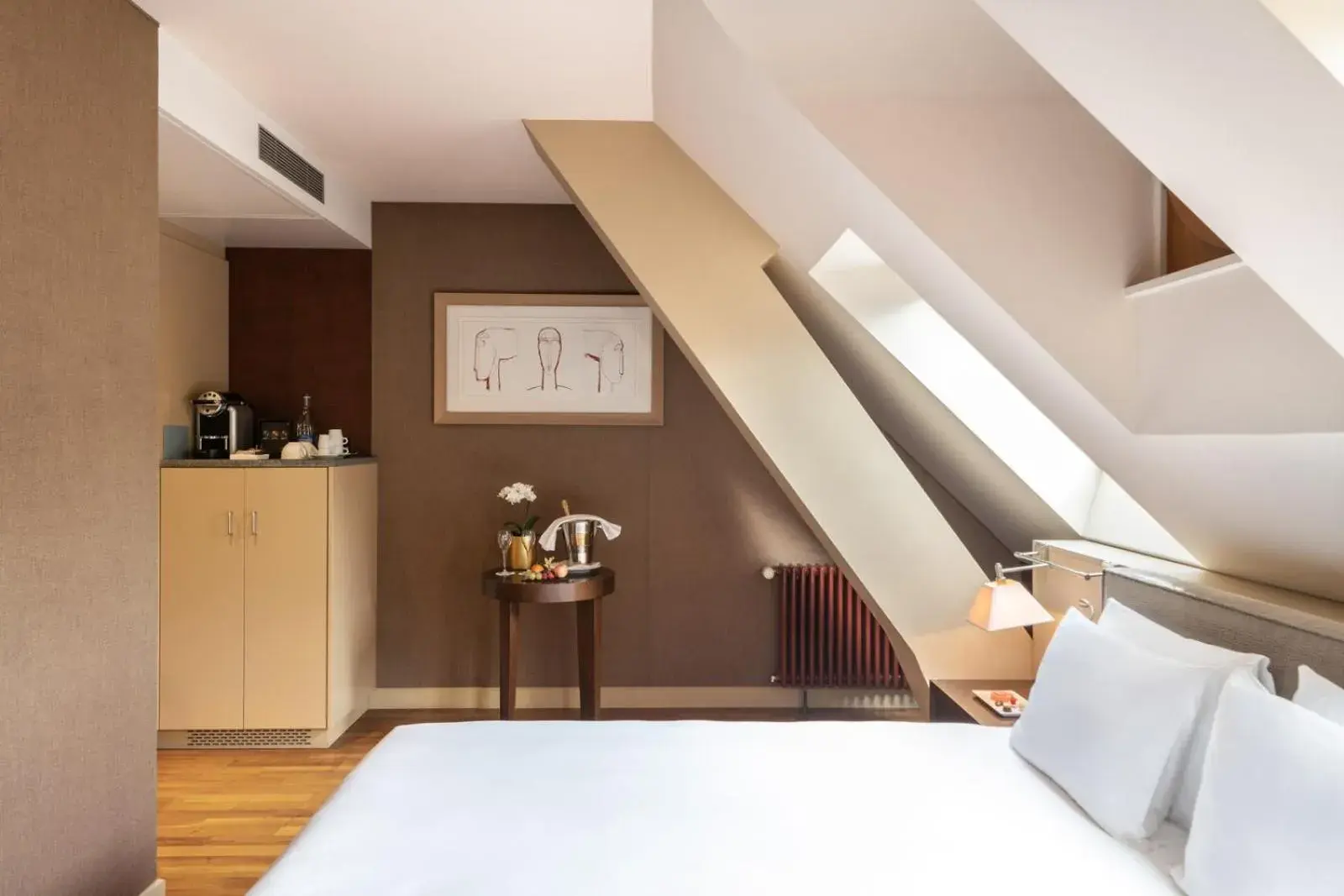 Queen Room with Garden View in Hôtel Résidence Parc des Eaux Vives Queen Room with Garden View in Hôtel Résidence Parc des Eaux Vives