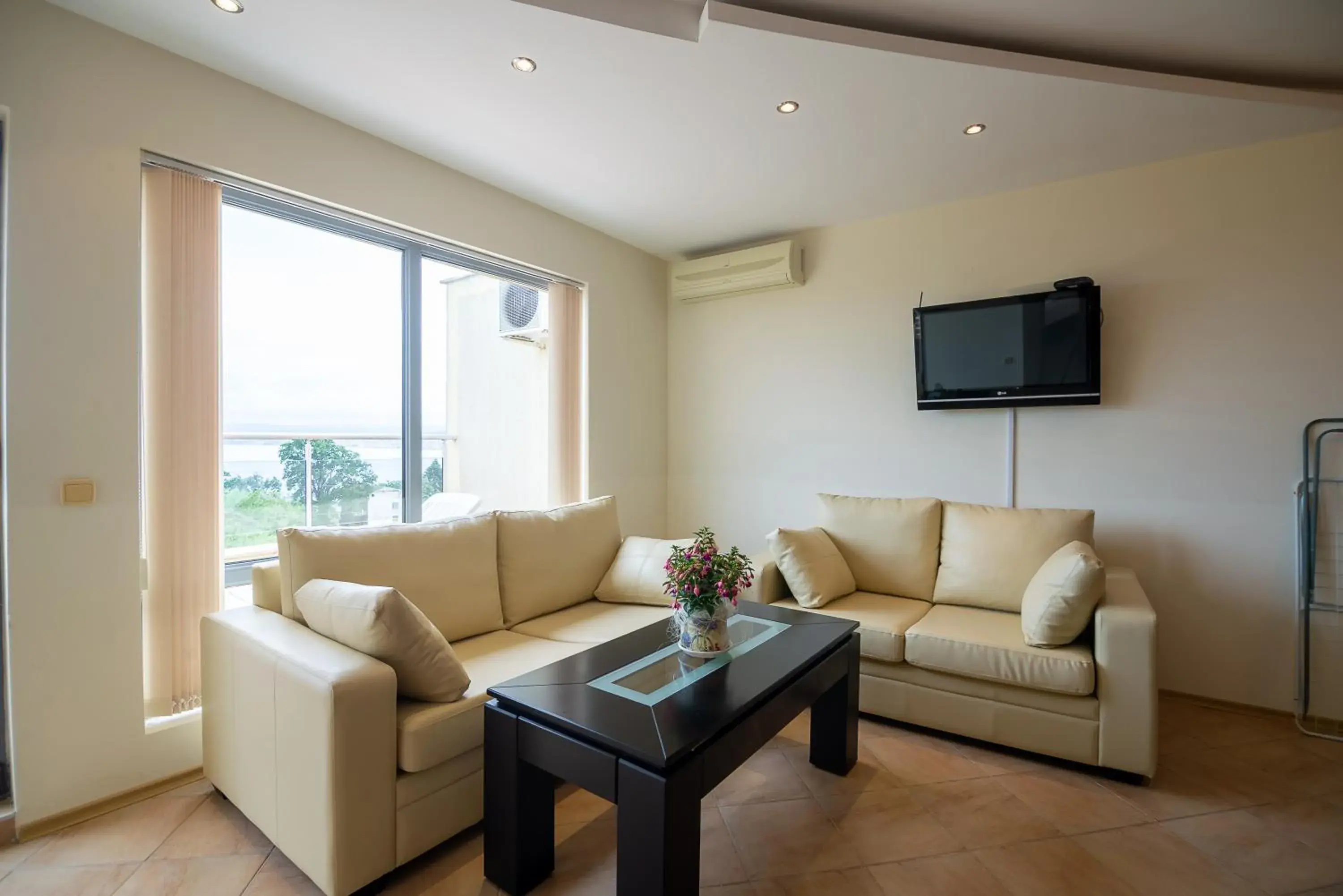 One-Bedroom Apartment with Balcony in Byala Panorama Resort One-Bedroom Apartment with Balcony in Byala Panorama Resort