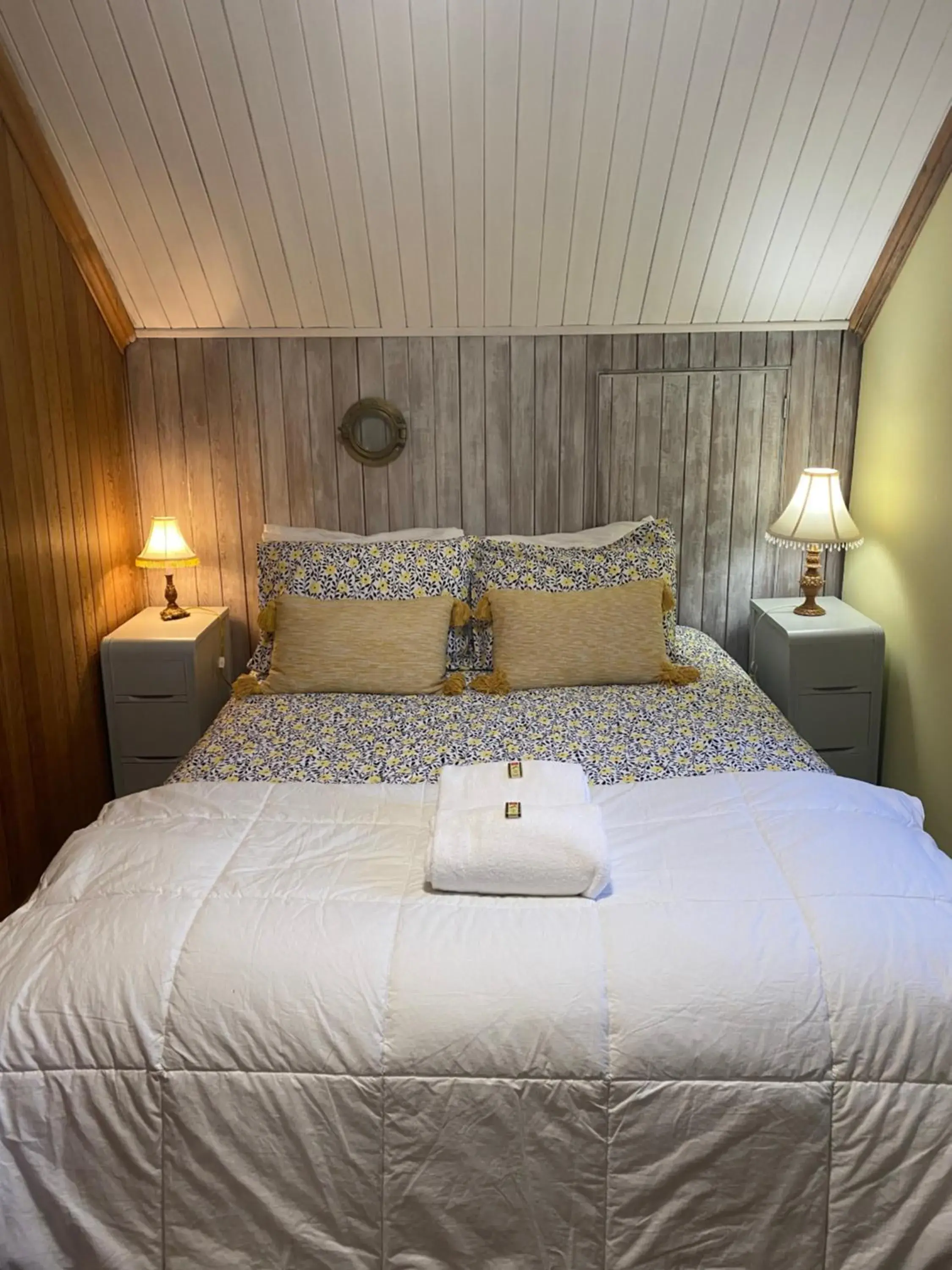 Queen Room in Gite de la Baie Hatée Queen Room in Gite de la Baie Hatée