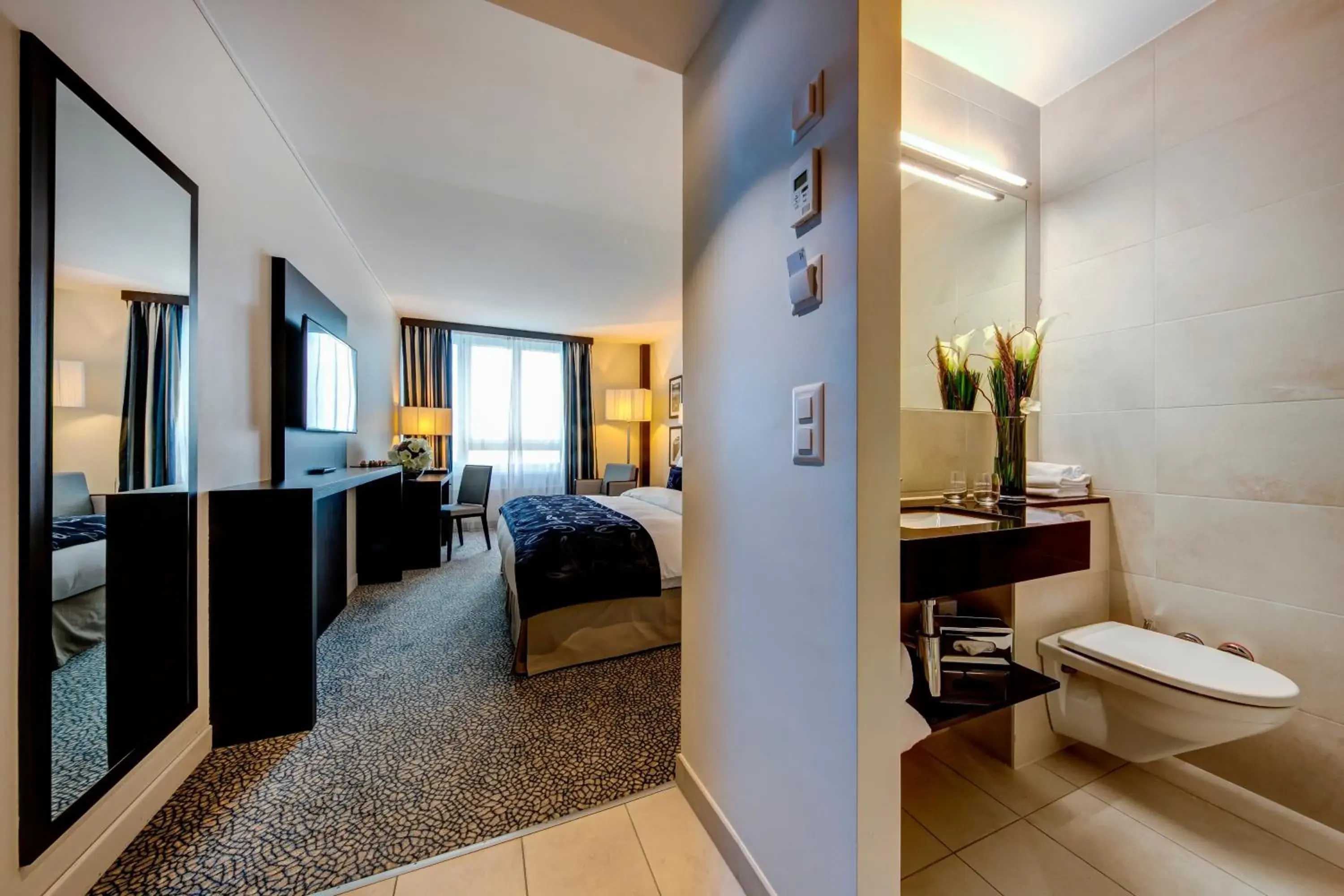 Comfort Double or Twin Room with City View in Hotel Beaulac Comfort Double or Twin Room with City View in Hotel Beaulac