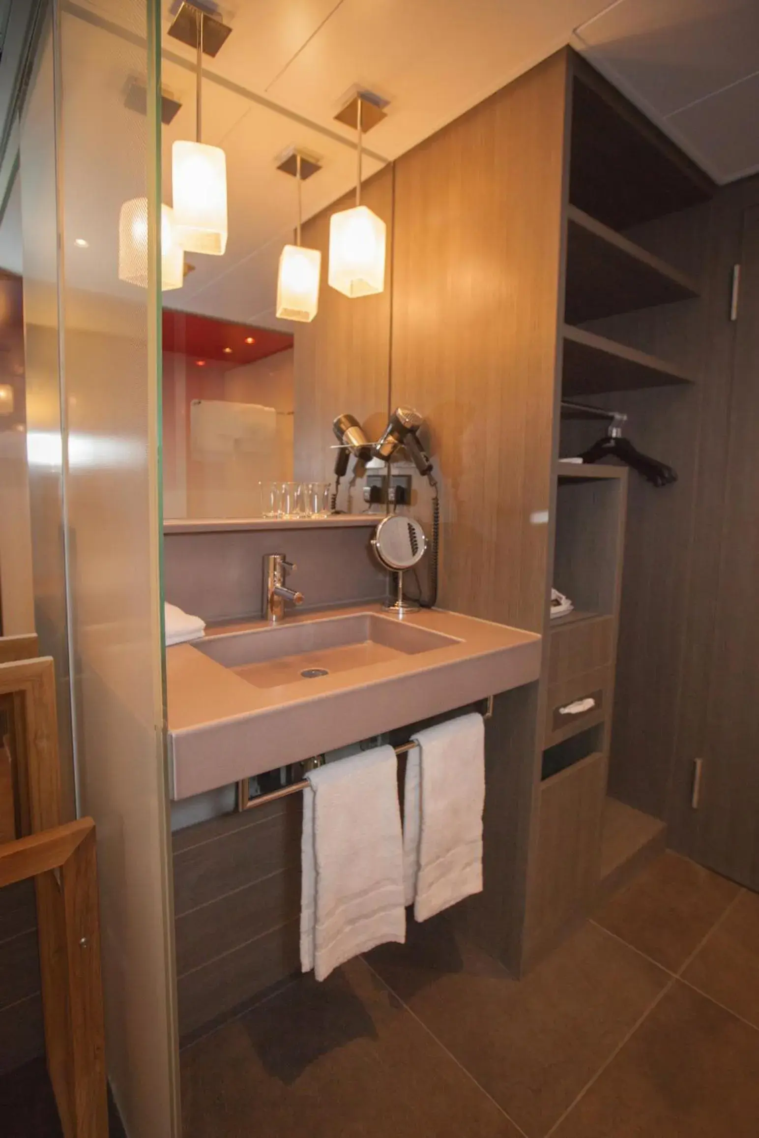 Executive Twin Room in Agora Swiss Night by Fassbind Executive Twin Room in Agora Swiss Night by Fassbind