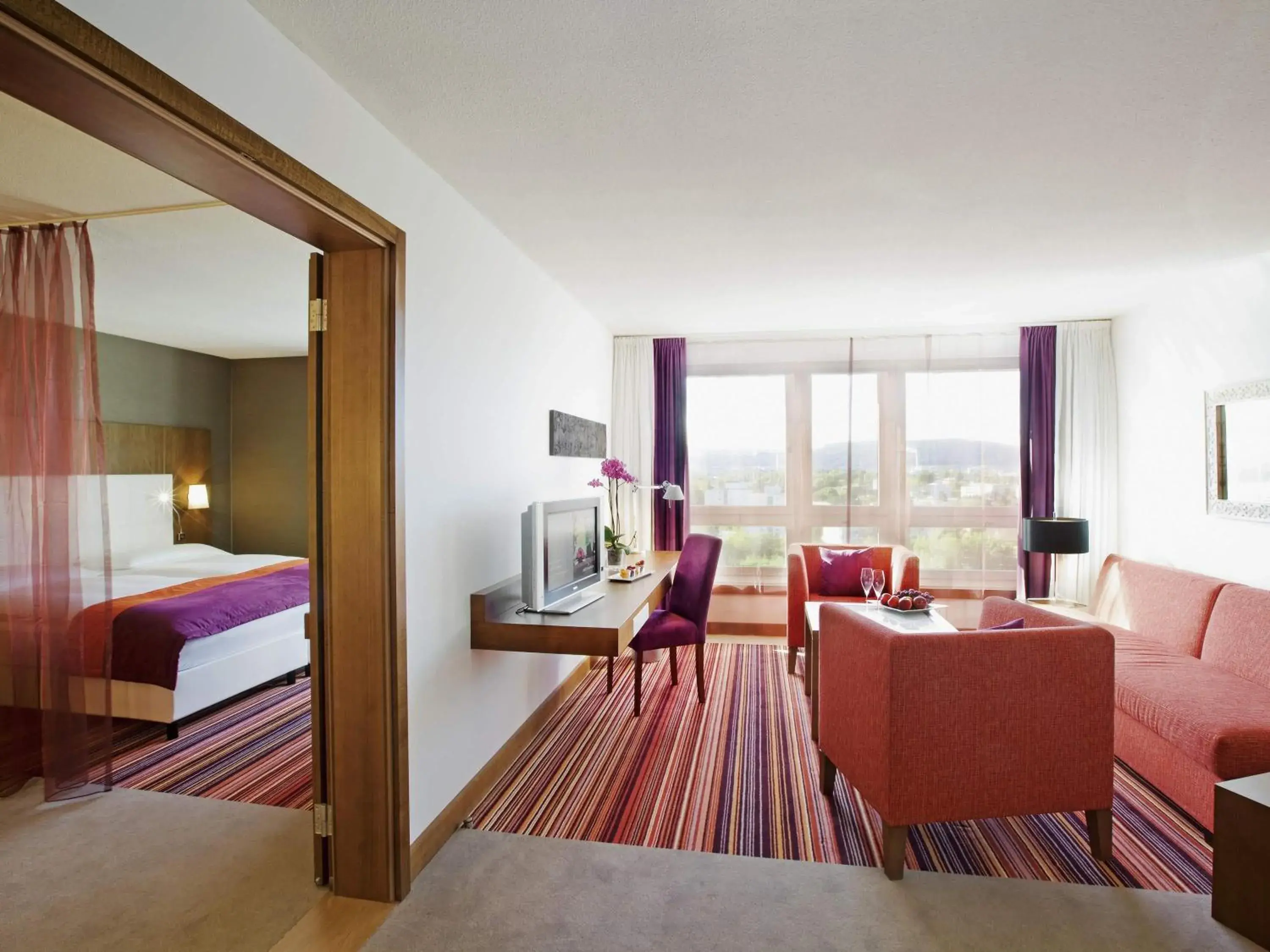 One-Bedroom Suite in Mövenpick Hotel Zurich Airport One-Bedroom Suite in Mövenpick Hotel Zurich Airport