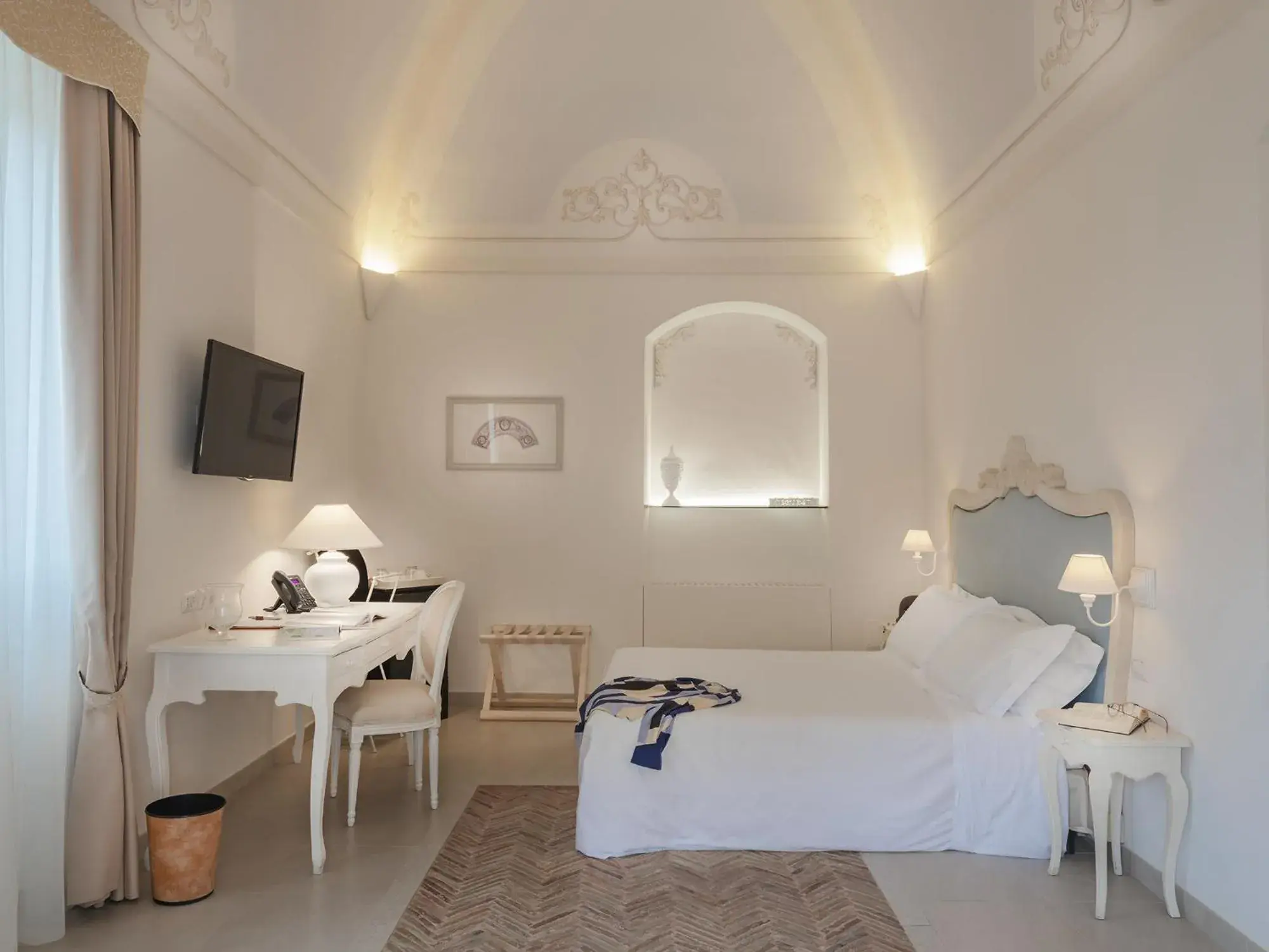 Junior Suite - single occupancy in Palazzo Degli Abati Junior Suite - single occupancy in Palazzo Degli Abati