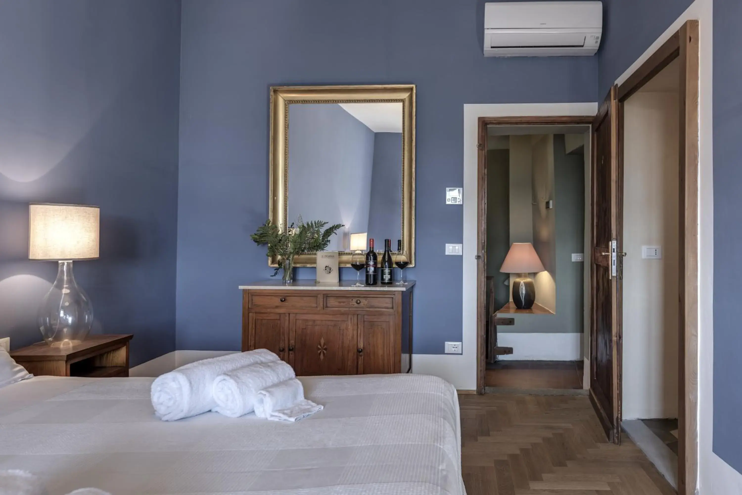 Double Room in Agriturismo La Fattoria di Capezzana Double Room in Agriturismo La Fattoria di Capezzana