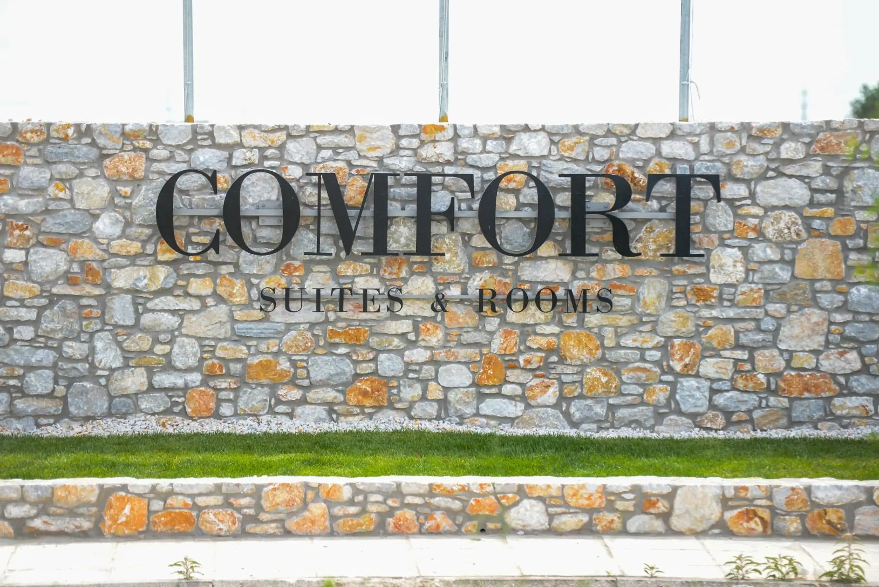 Comfort Suites & Rooms Comfort Suites & Rooms
