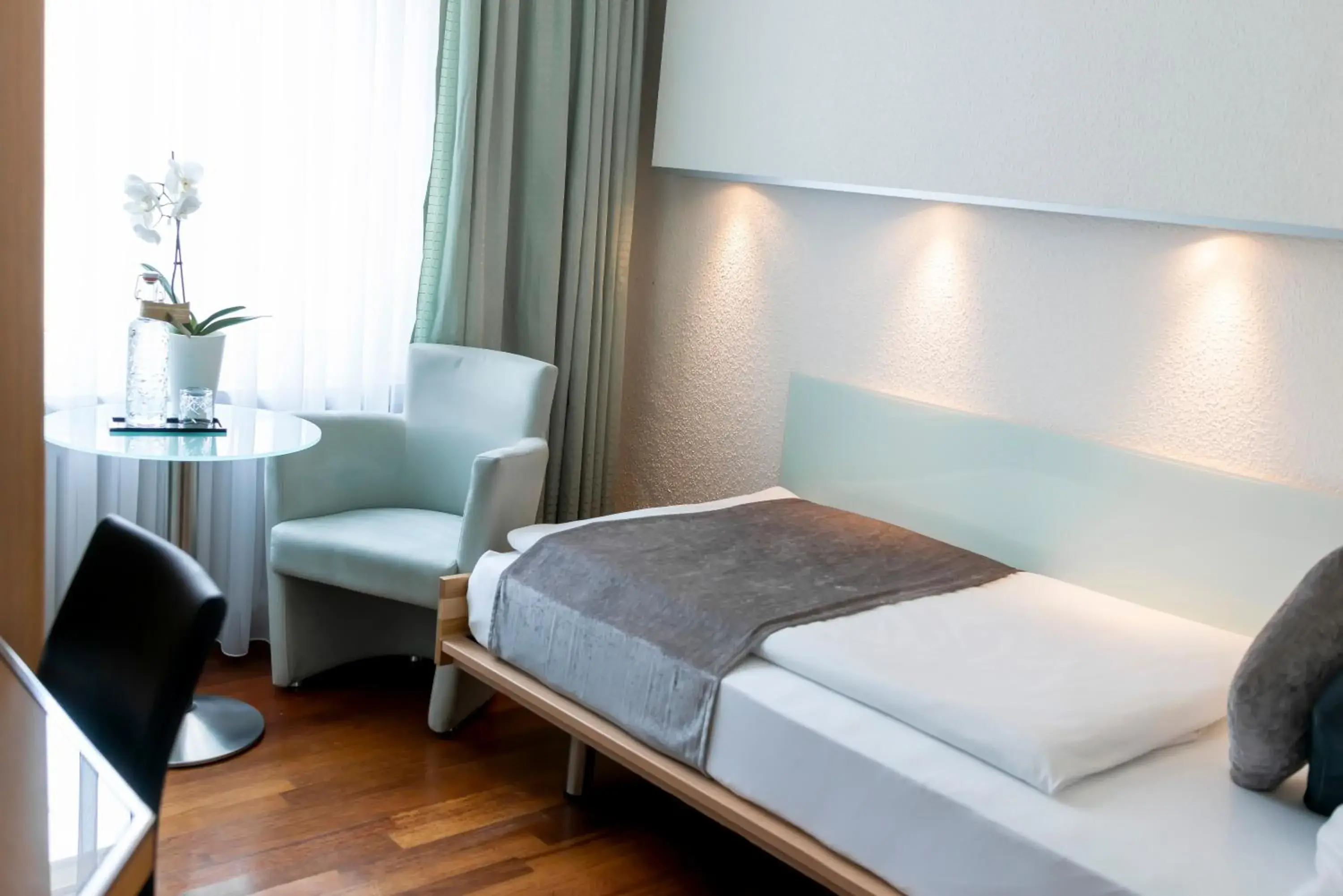 Small Single Room in Hotel Krone Unterstrass Small Single Room in Hotel Krone Unterstrass