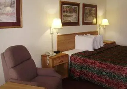 King Room - Smoking in Econo Lodge Inn & Suites Jackson Northwest King Room - Smoking in Econo Lodge Inn & Suites Jackson Northwest