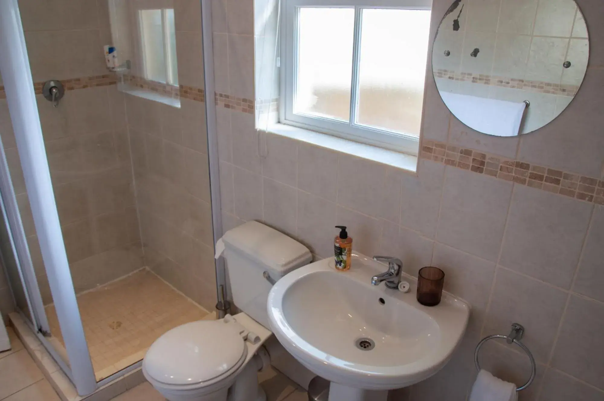 Twin Room - single occupancy - 17 Perth Road in Rustic Manor Guest House Twin Room - single occupancy - 17 Perth Road in Rustic Manor Guest House