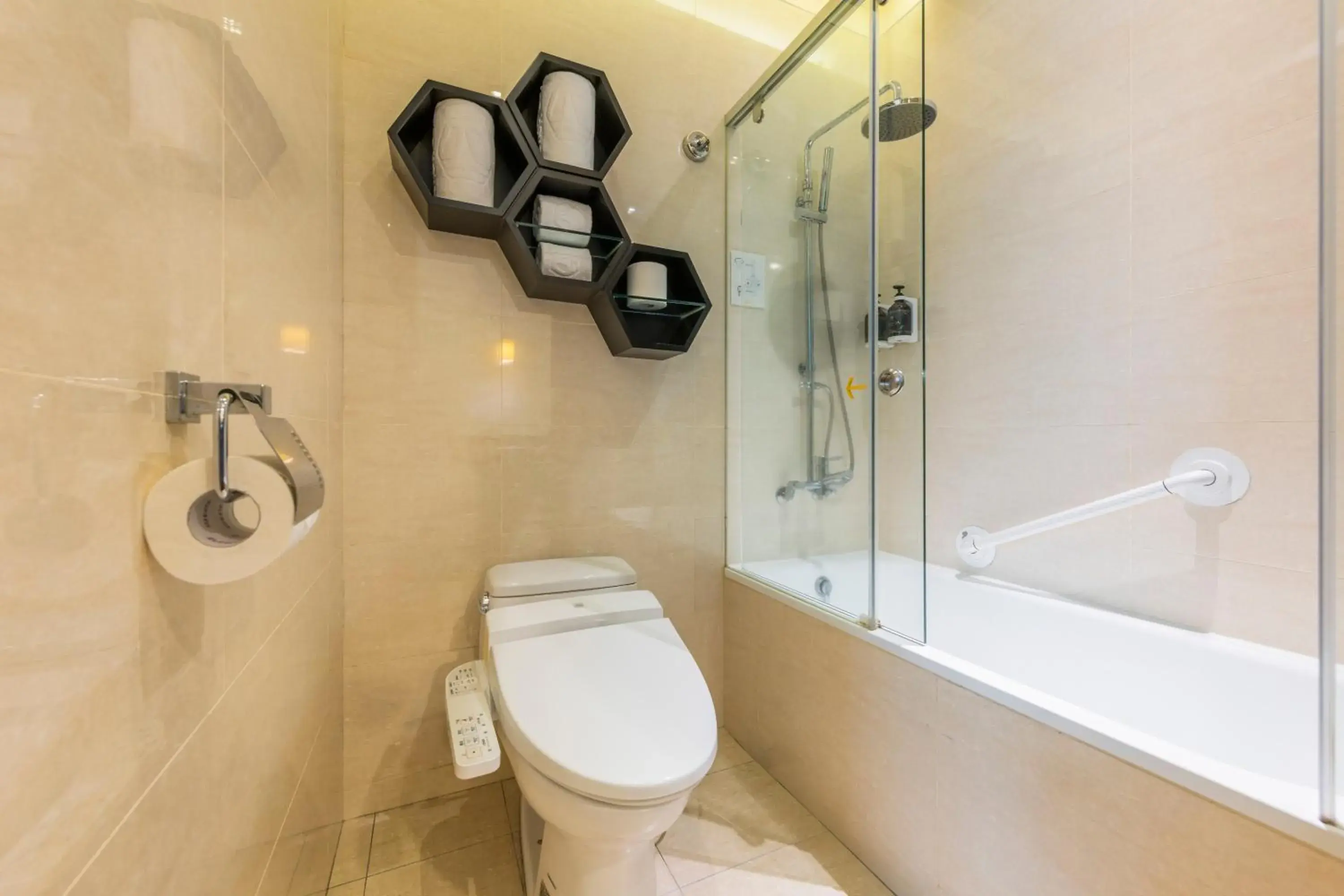 Family triple room in Bee House by Cosmos Creation - Taipei Main Station Family triple room in Bee House by Cosmos Creation - Taipei Main Station