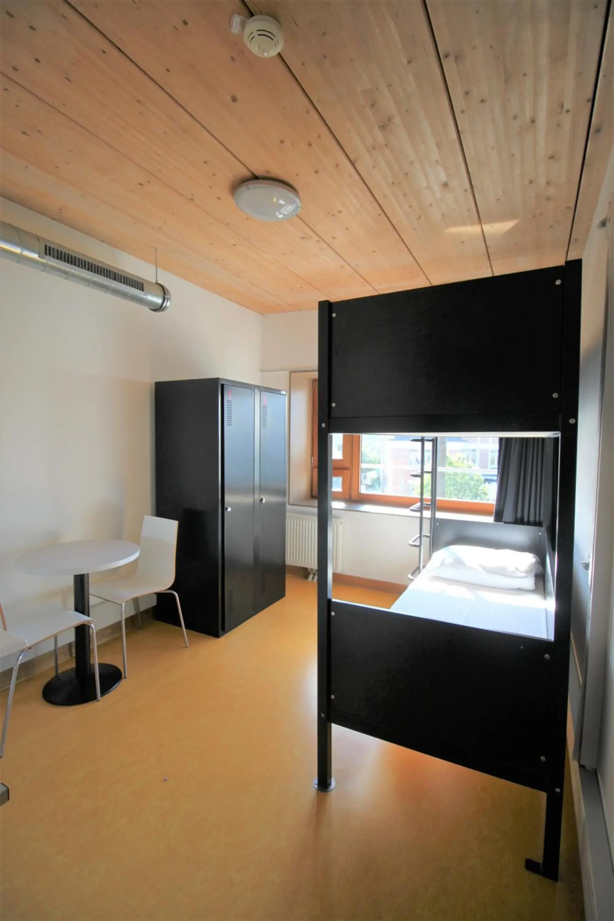 2-Bed Room with Shower - single occupancy in Auberge de Jeunesse HI Paris Yves Robert 2-Bed Room with Shower - single occupancy in Auberge de Jeunesse HI Paris Yves Robert