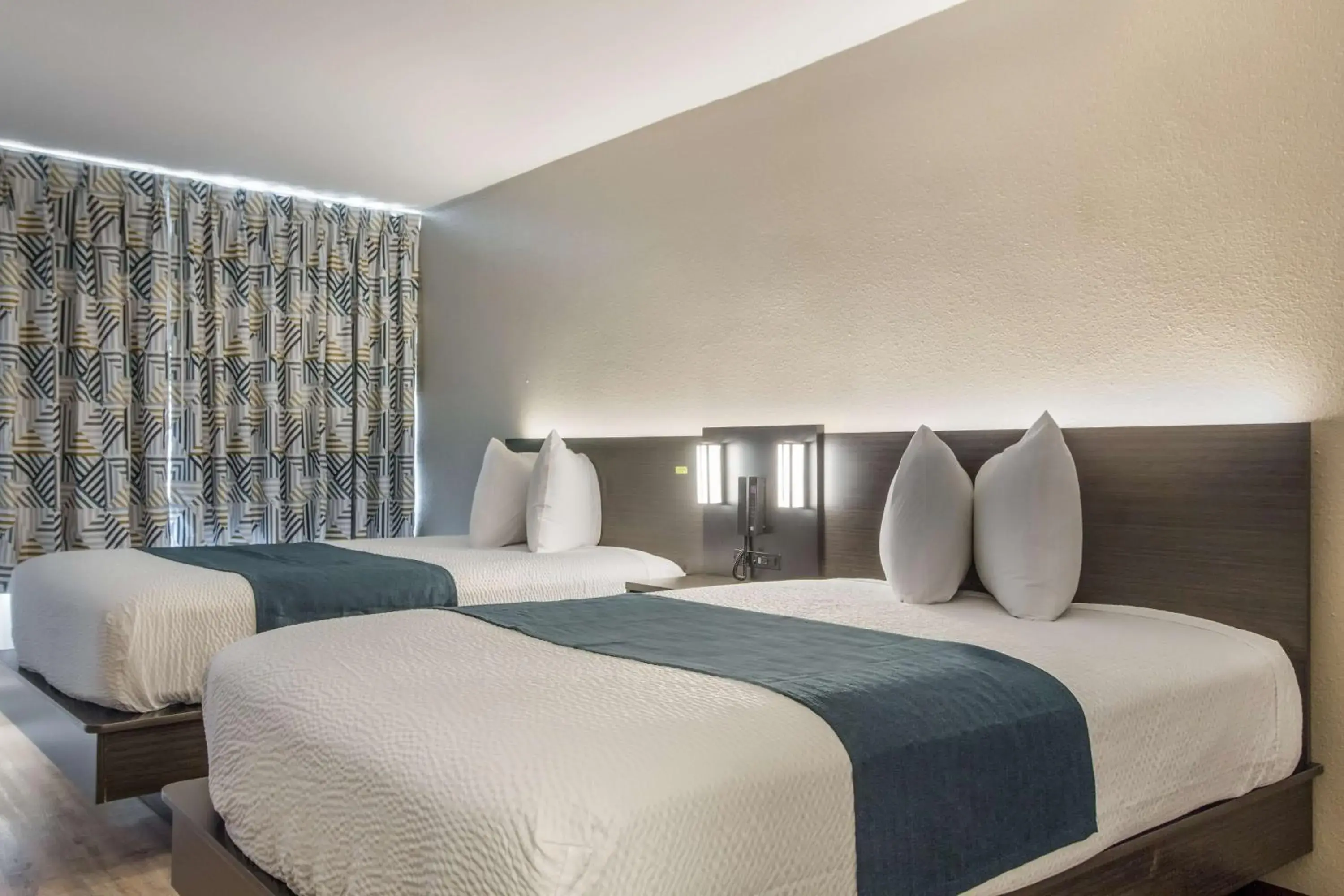 Quadruple Room - Non-Smoking in Motel 6 Groves, Tx Quadruple Room - Non-Smoking in Motel 6 Groves, Tx