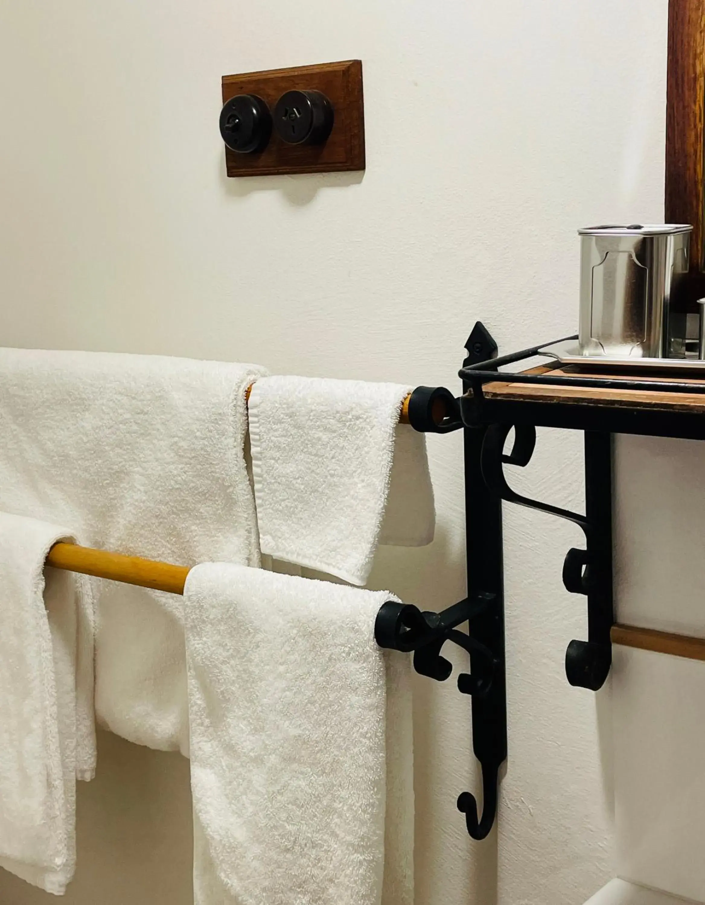 Deluxe Queen Room - single occupancy in The Table Guest House Deluxe Queen Room - single occupancy in The Table Guest House