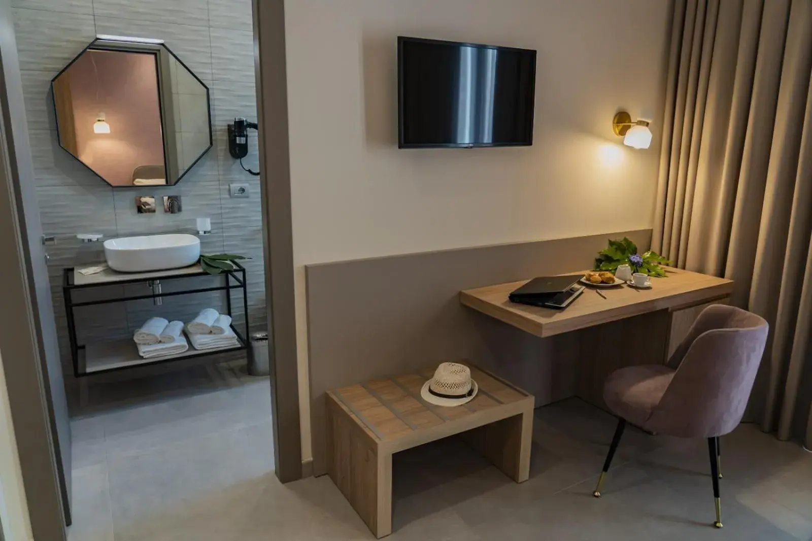 Double Room with Balcony in 11 Catalani Rooms Double Room with Balcony in 11 Catalani Rooms