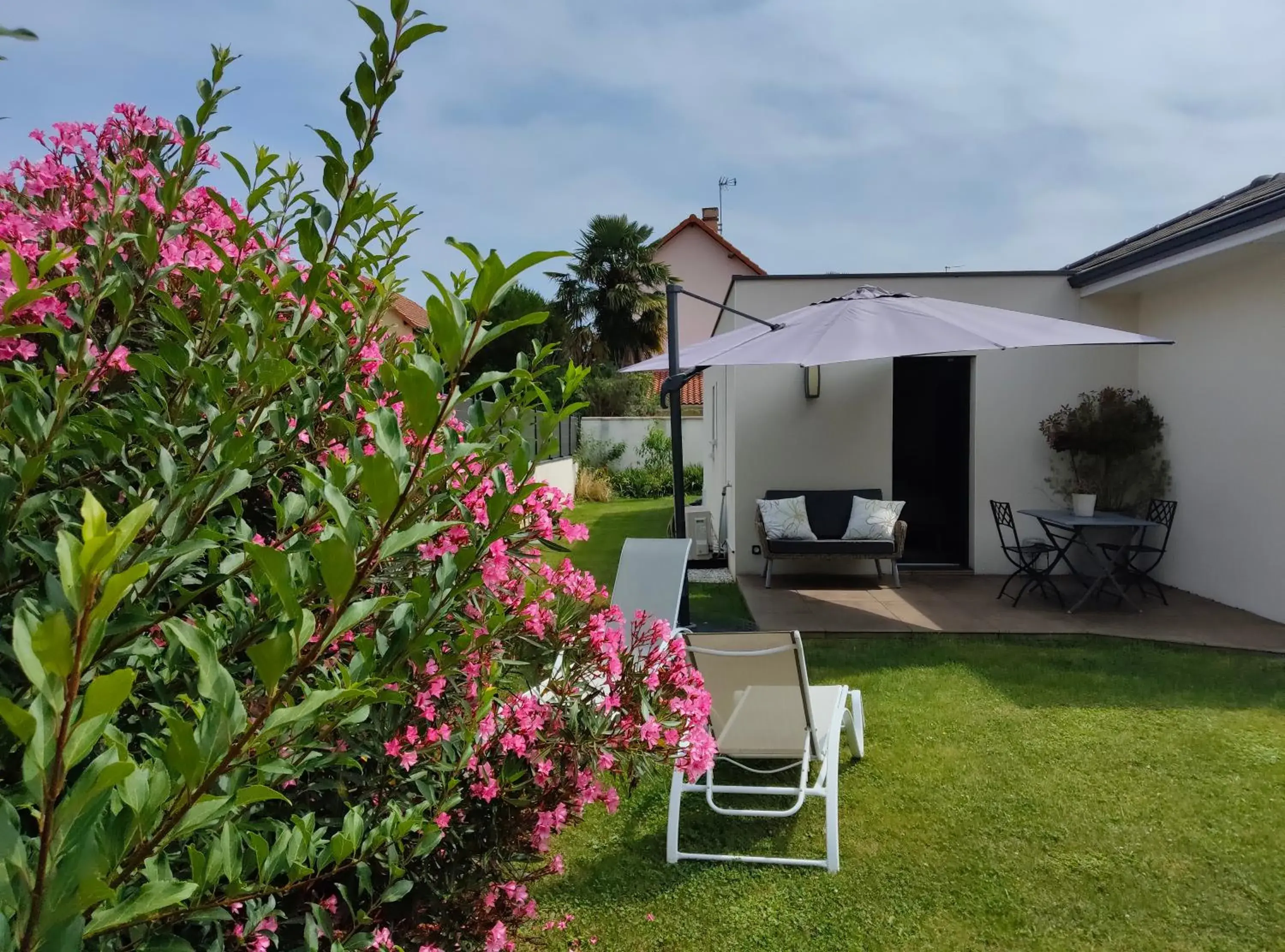 Double Room with Private Bathroom - single occupancy in Du Côté de Chez Paule, chambre avec entrée indépendante et salle d'eau privative Double Room with Private Bathroom - single occupancy in Du Côté de Chez Paule, chambre avec entrée indépendante et salle d'eau privative