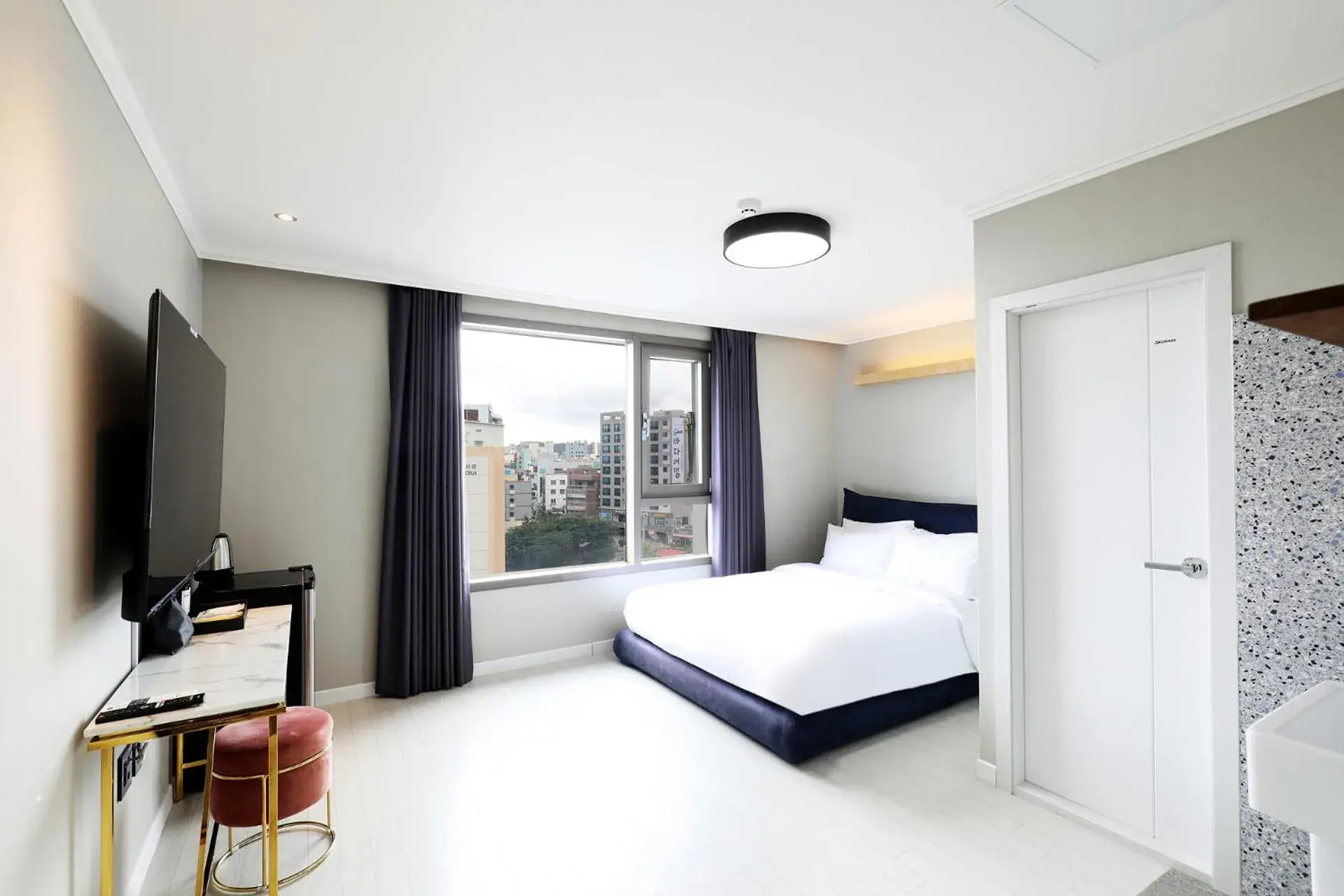 Deluxe Double Room in Cornerstone Hotel Deluxe Double Room in Cornerstone Hotel