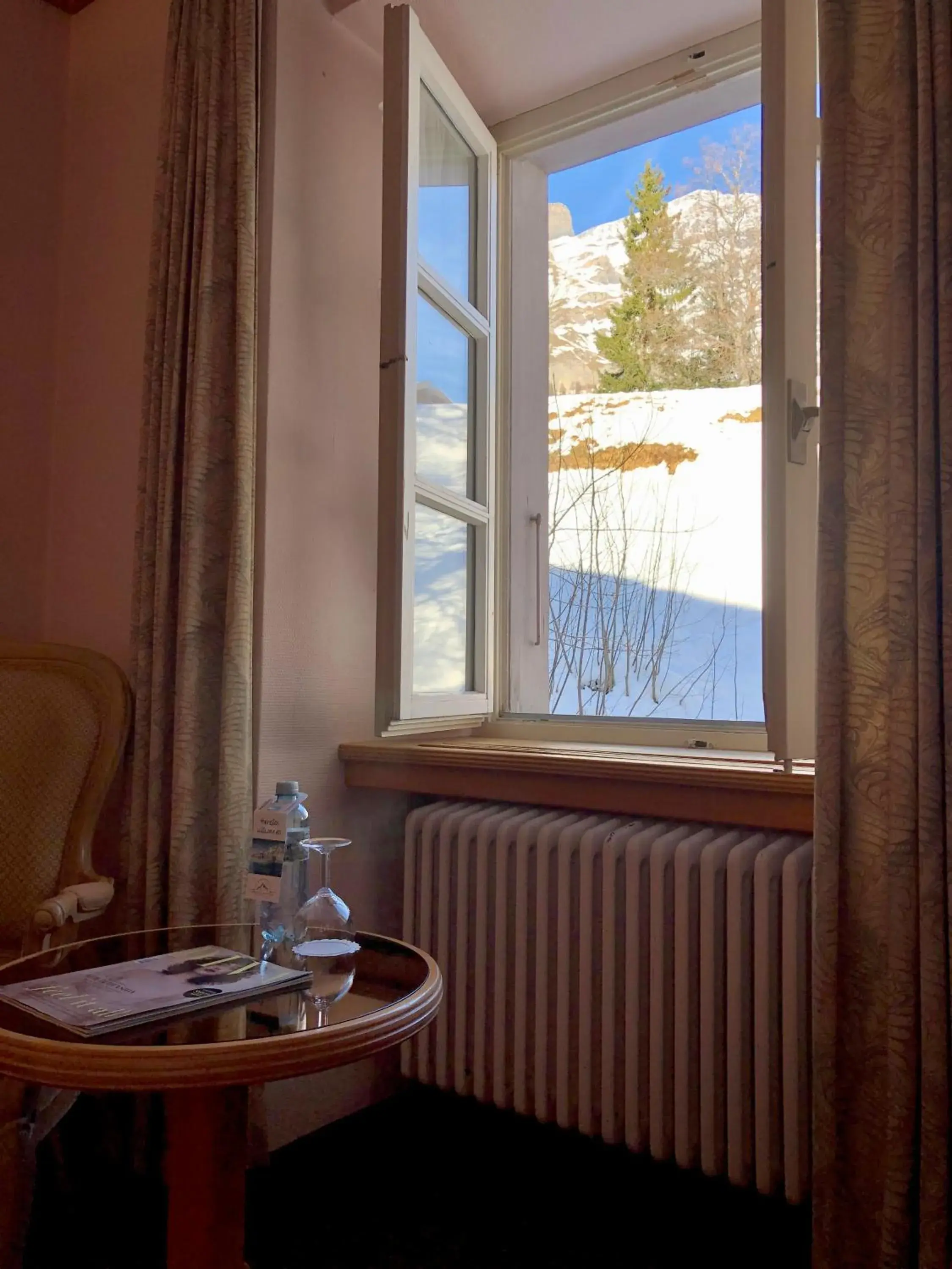 Single Room Maison Blanche in Thermal Hotels & Walliser Alpentherme Leukerbad Single Room Maison Blanche in Thermal Hotels & Walliser Alpentherme Leukerbad
