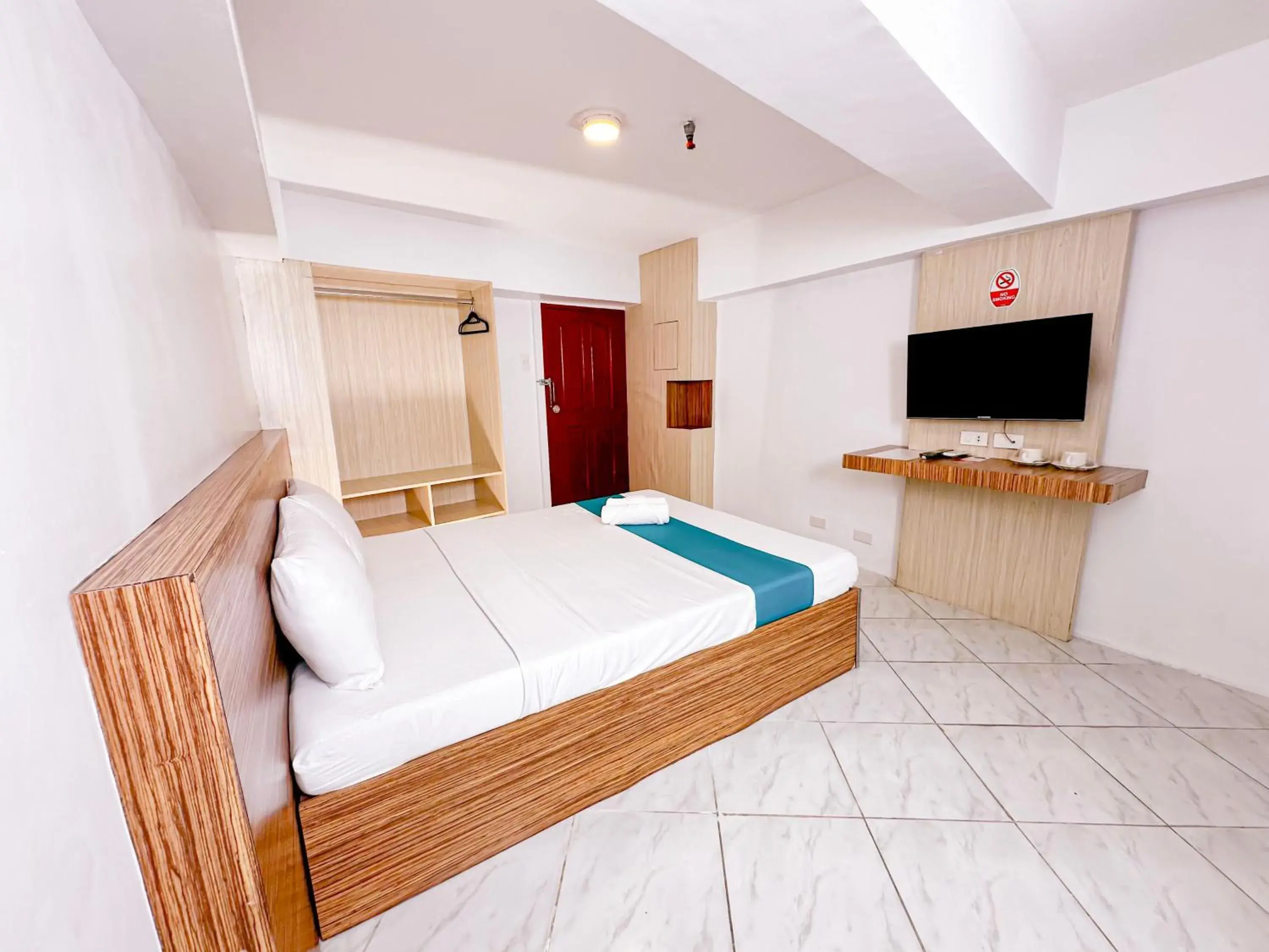 Deluxe Double Room in Circuit Hostel Deluxe Double Room in Circuit Hostel