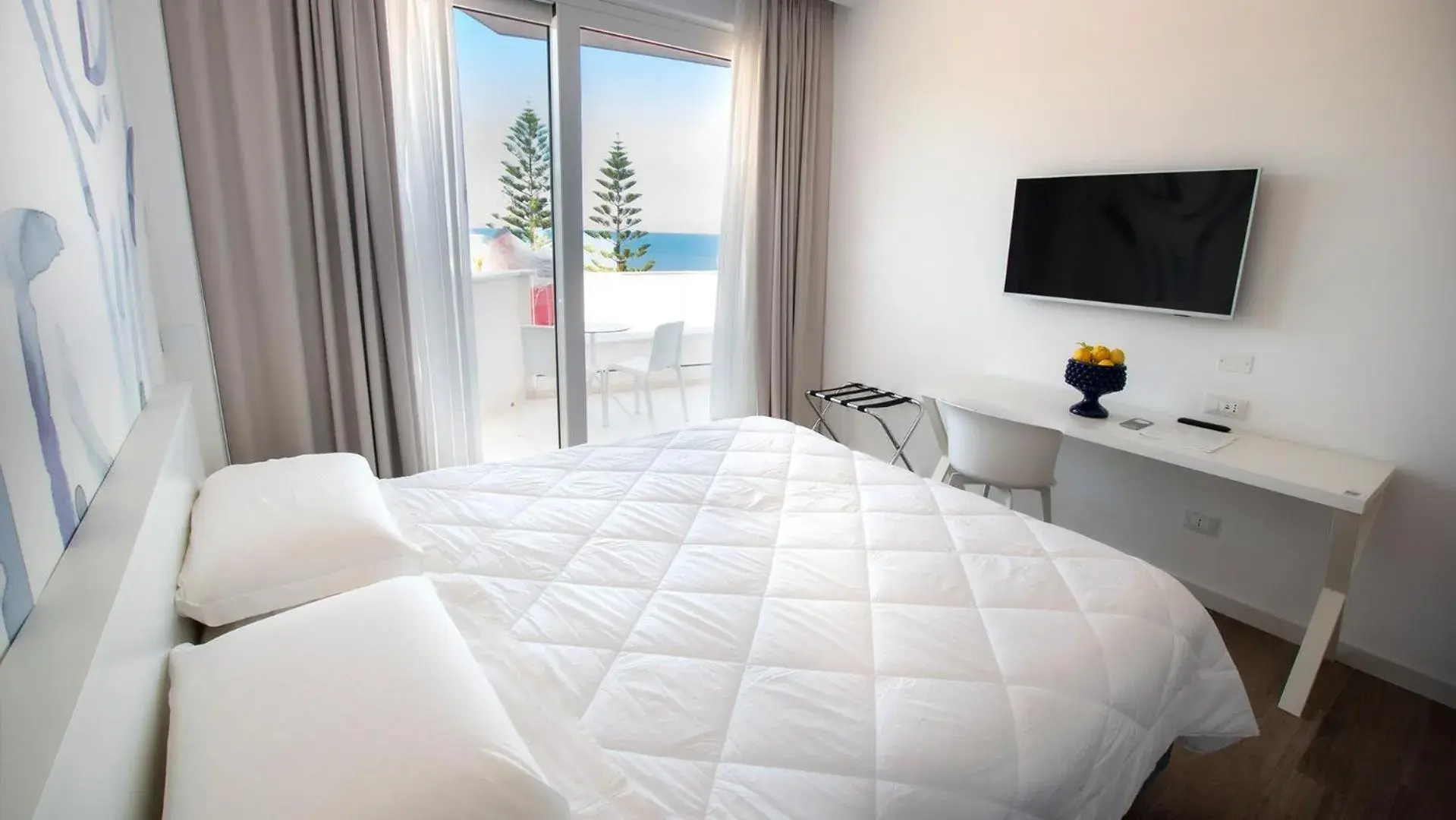 Double or Twin Room with Side Sea View in Rodi Resort Double or Twin Room with Side Sea View in Rodi Resort