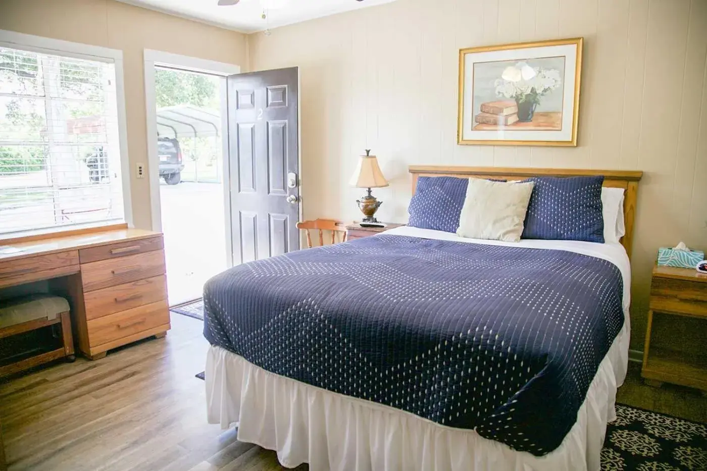 Deluxe Queen Studio in Shiner Country Inn Deluxe Queen Studio in Shiner Country Inn