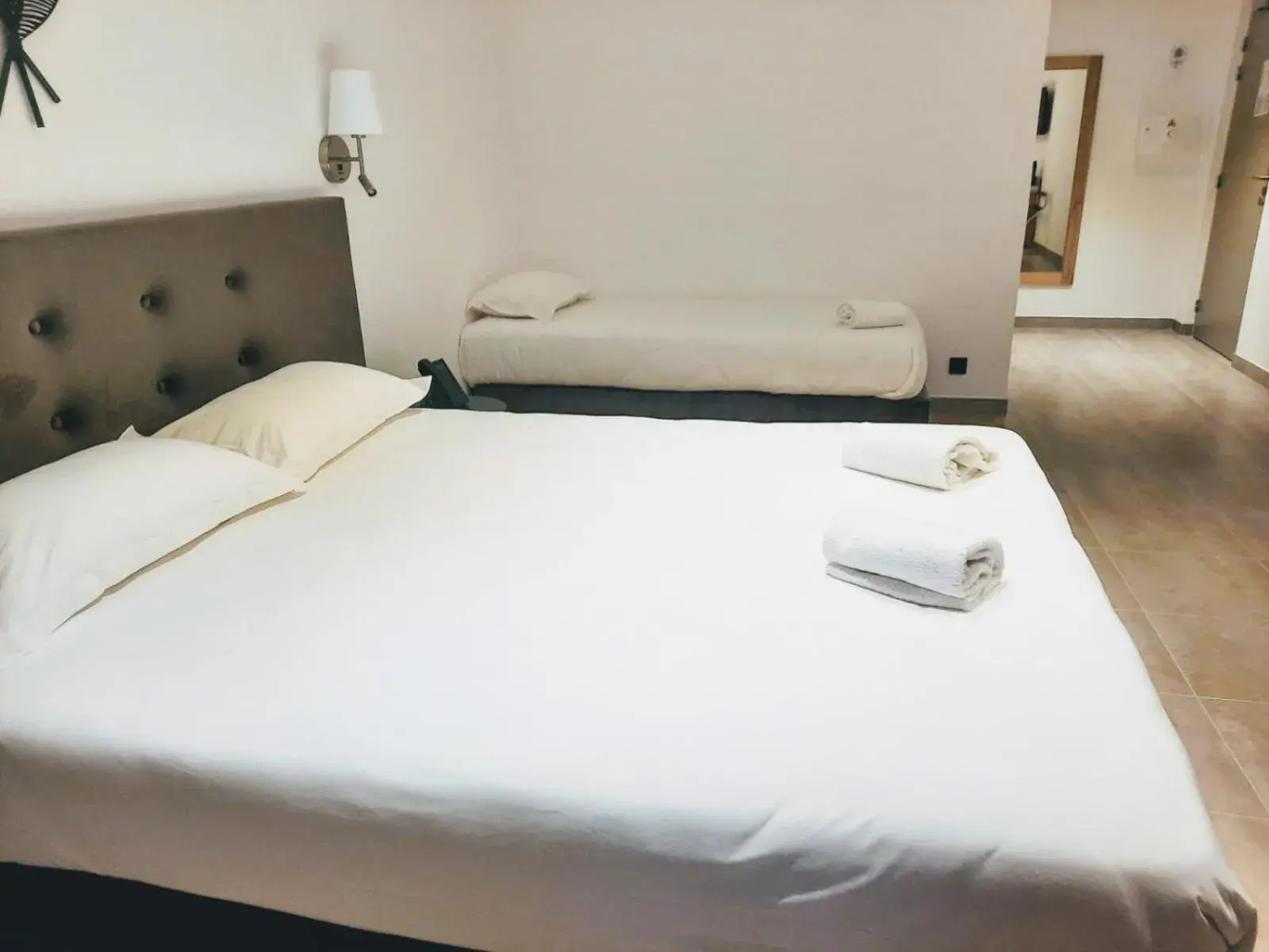 Standard Triple Room in Hôtel Casa Mea Standard Triple Room in Hôtel Casa Mea