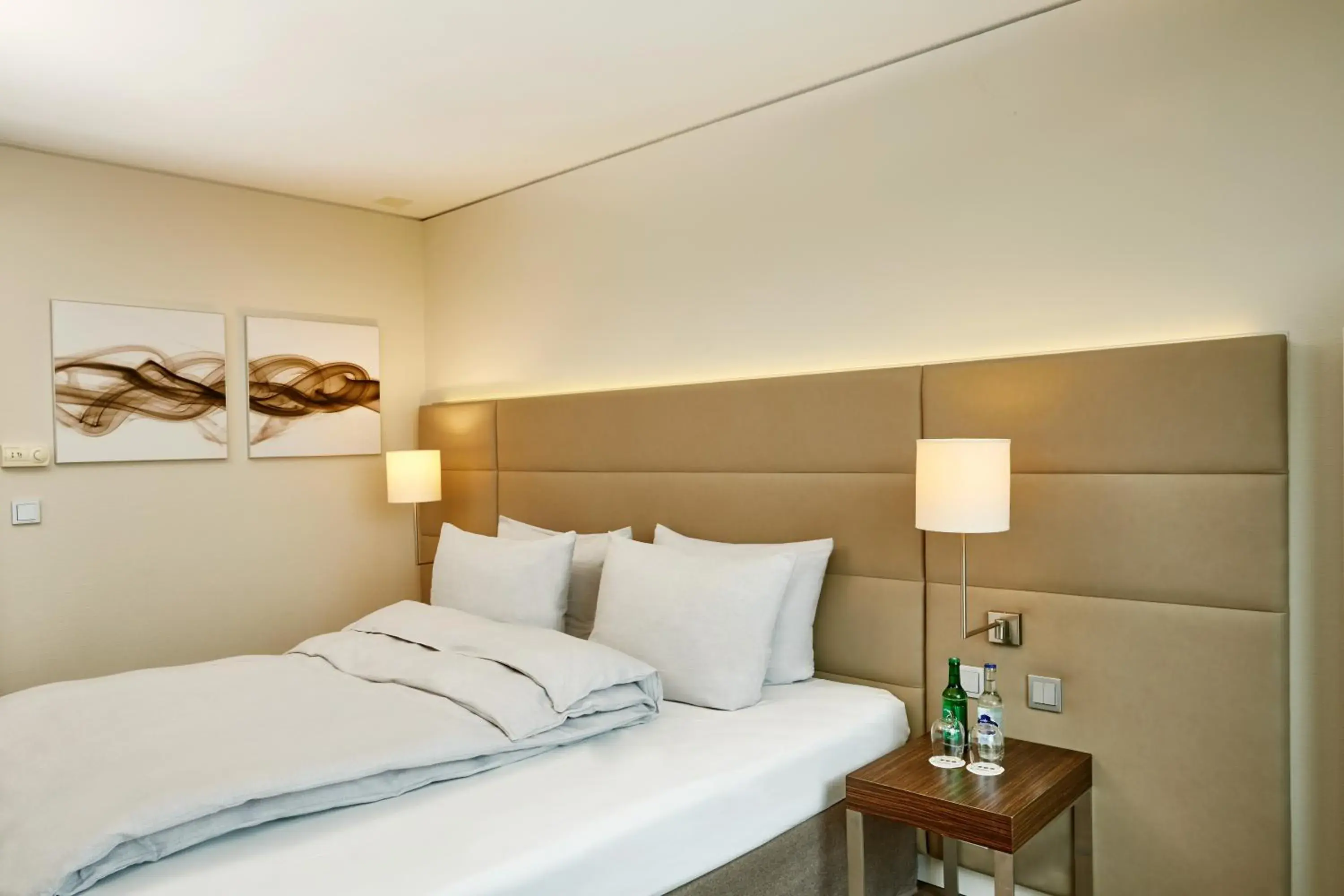 Business Double Room in H4 Hotel Solothurn Business Double Room in H4 Hotel Solothurn