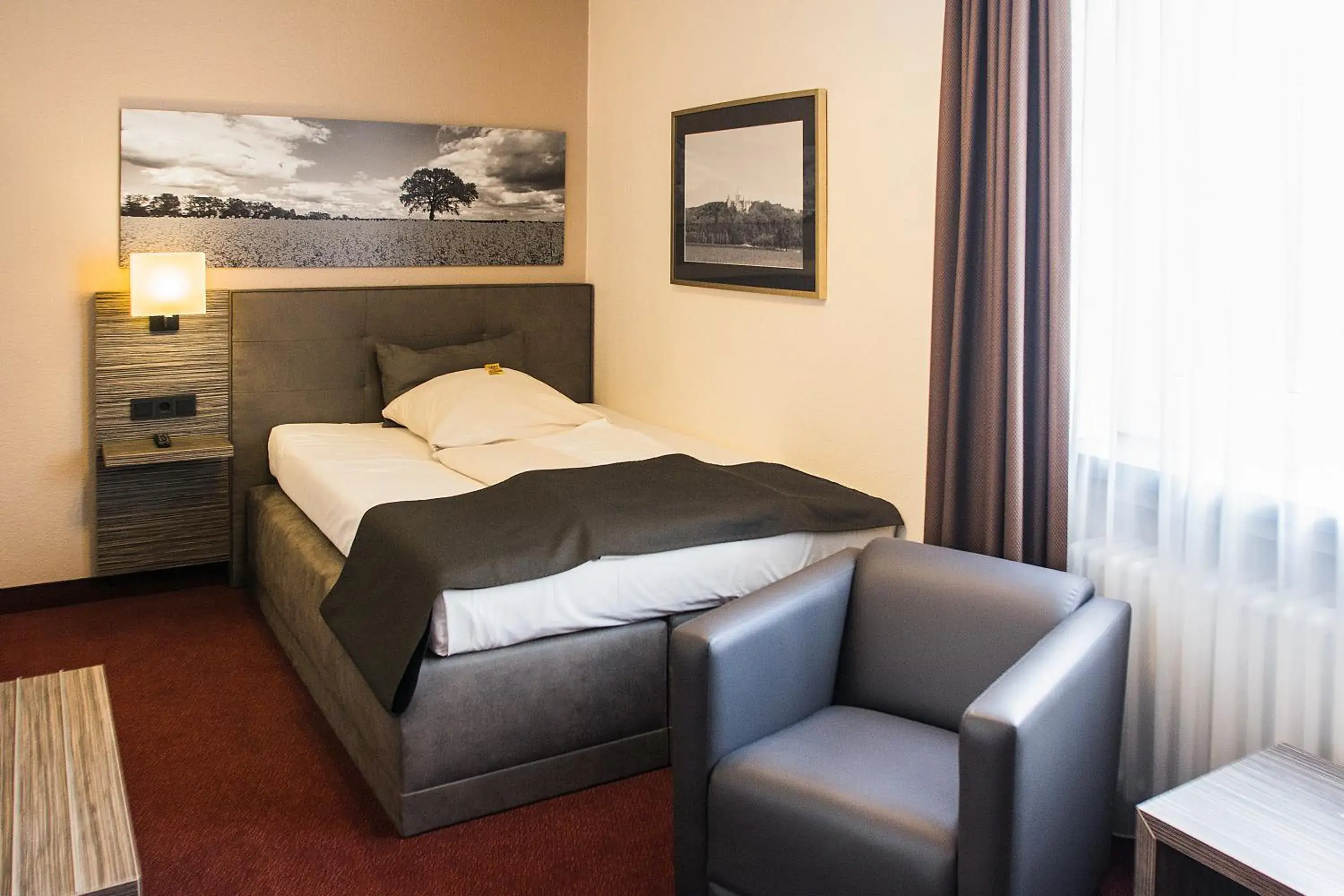 Comfort Single Room in Parkhotel Ahrbergen Comfort Single Room in Parkhotel Ahrbergen