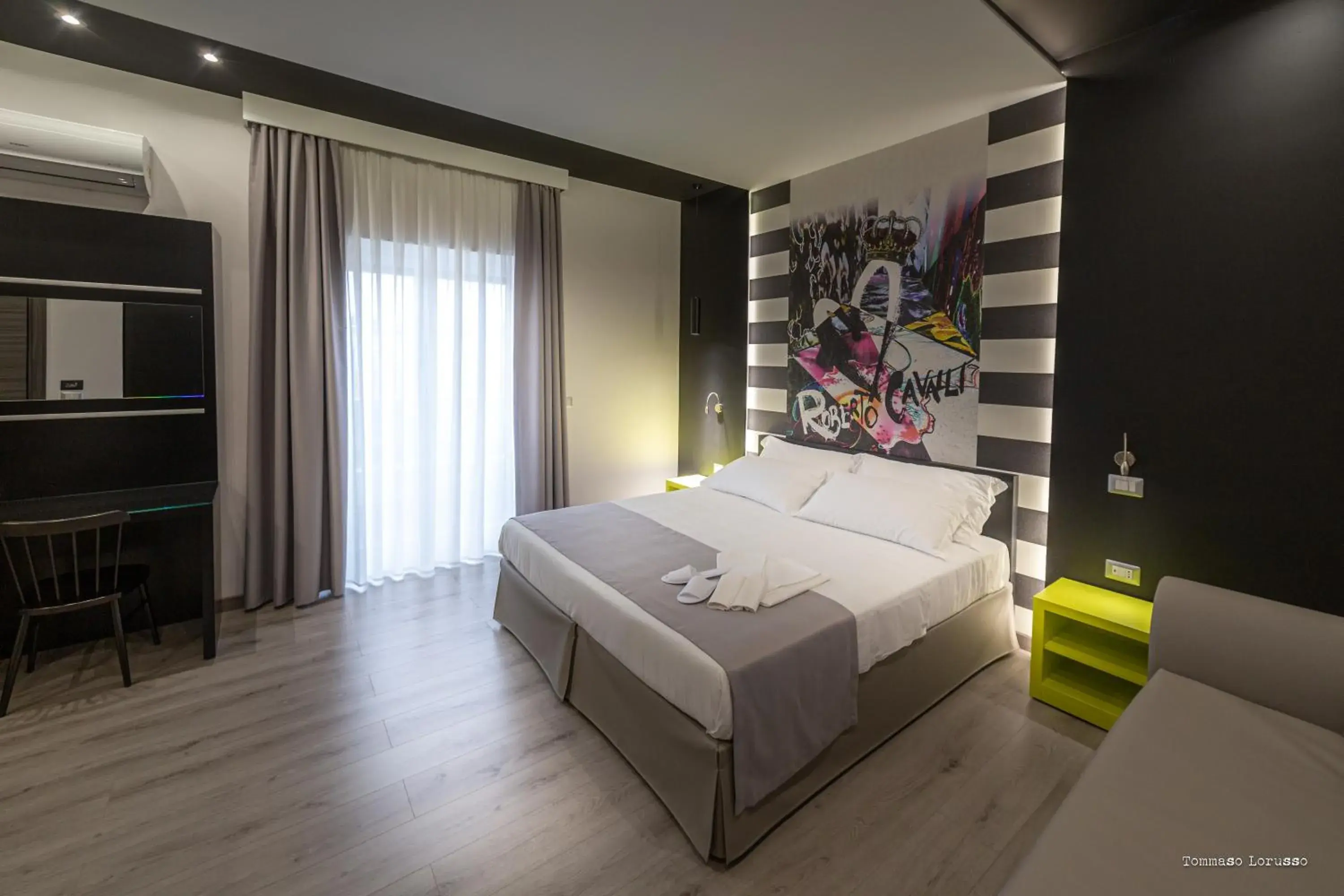 King Suite with Balcony - single occupancy in HOLYGOLD Suite **** King Suite with Balcony - single occupancy in HOLYGOLD Suite ****