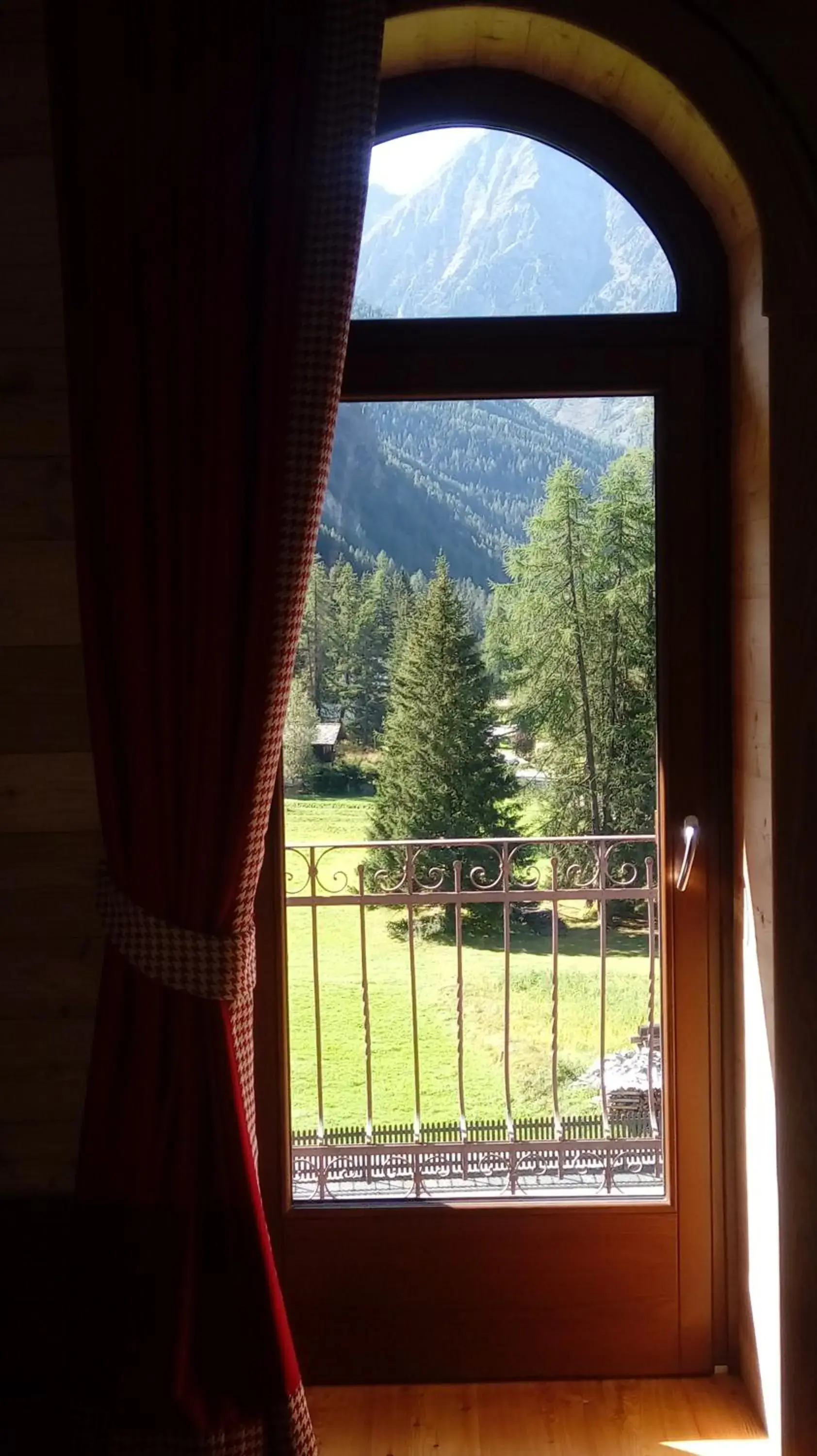 Superior Queen Room in Albergo Monte Cervino Superior Queen Room in Albergo Monte Cervino