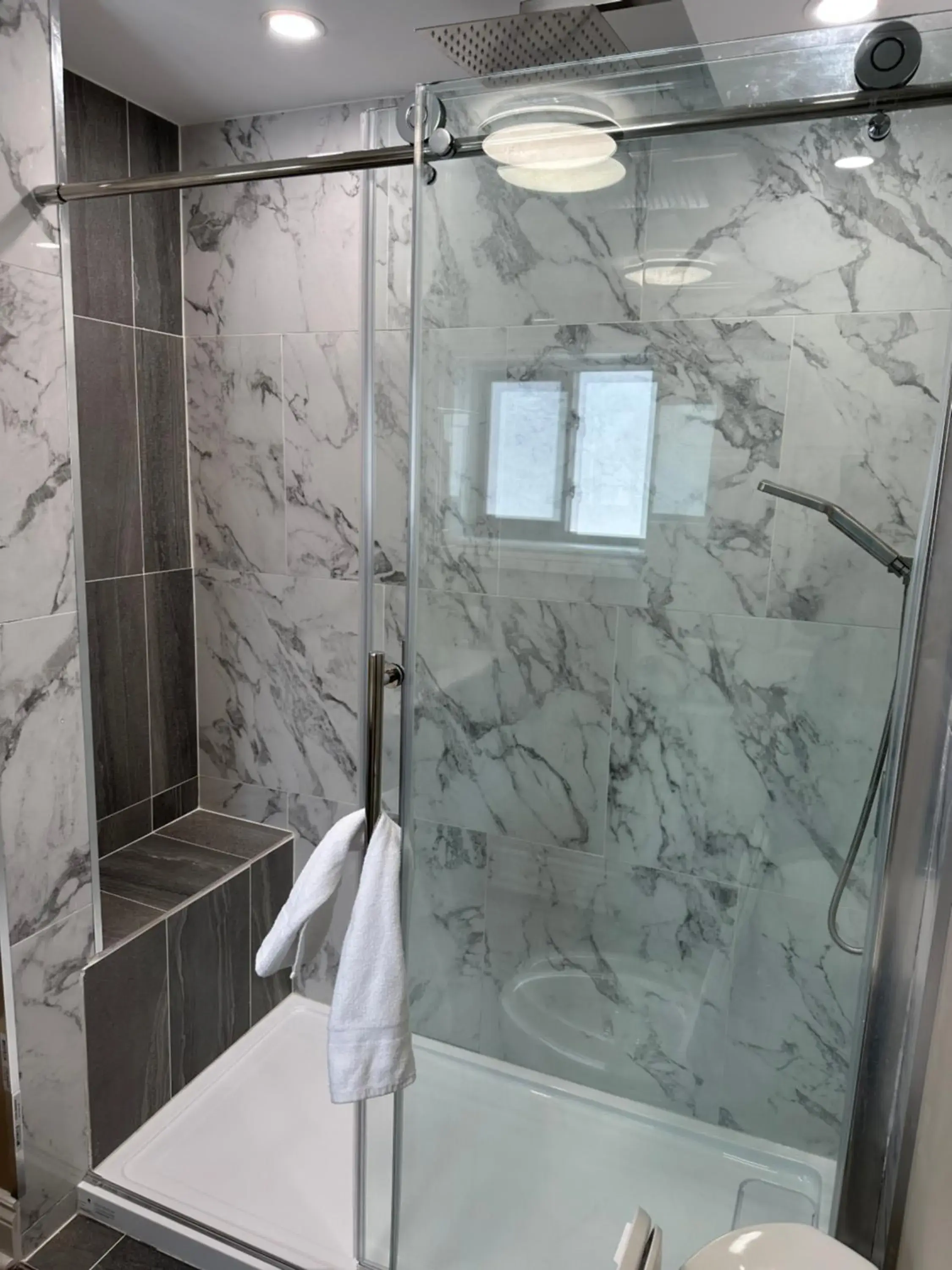 King Room - Non-Smoking in Champlain Motor Inn King Room - Non-Smoking in Champlain Motor Inn