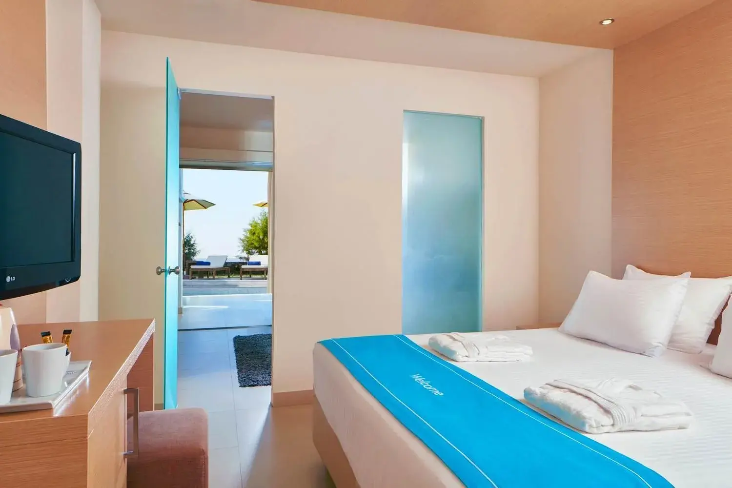 Pool Cool Junior Room with Shared Pool & Sea View in The Island Hotel - Adults Only - Pool Cool Junior Room with Shared Pool & Sea View in The Island Hotel - Adults Only -