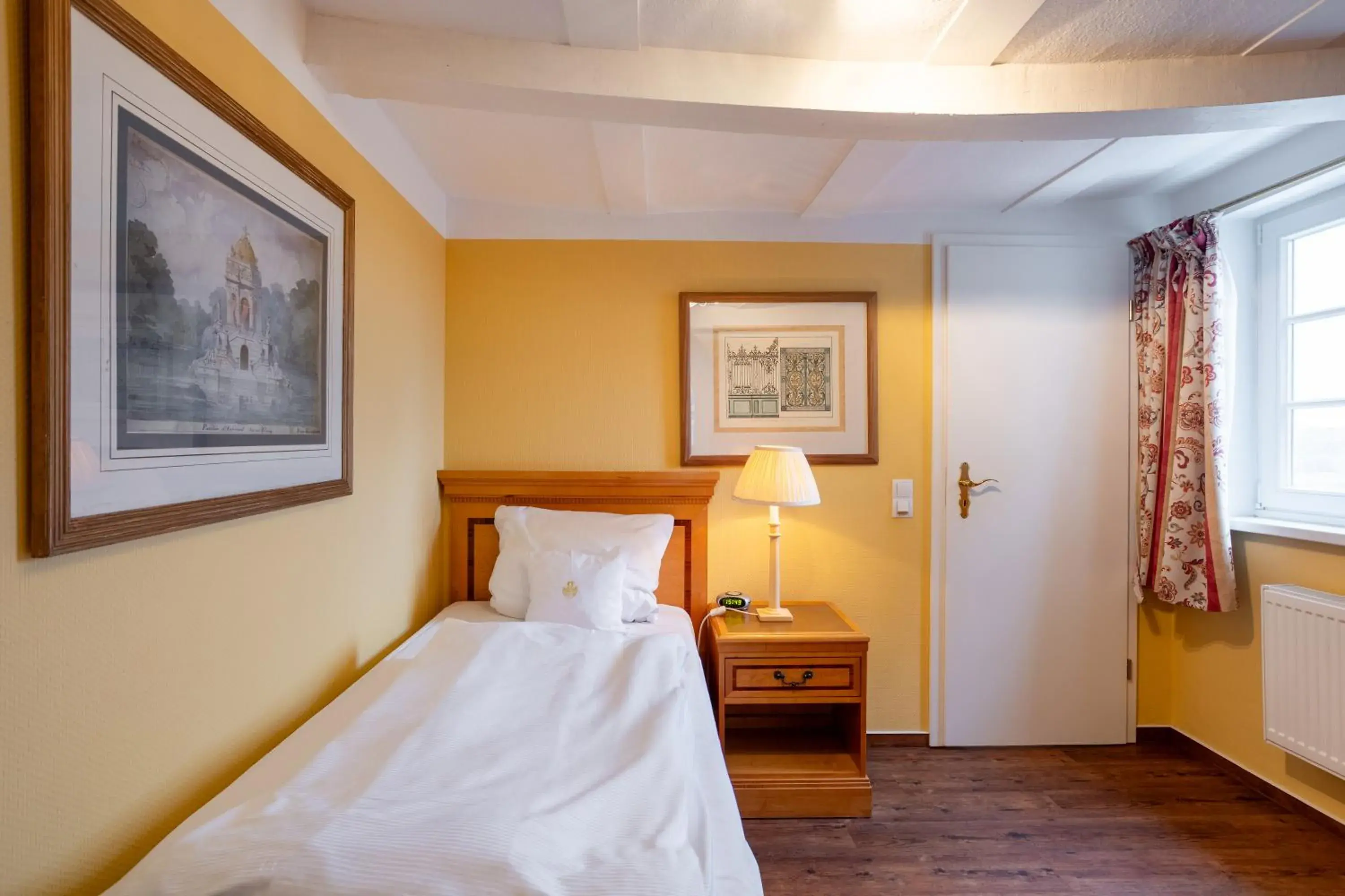 Single Room in Burghotel Staufenberg Single Room in Burghotel Staufenberg