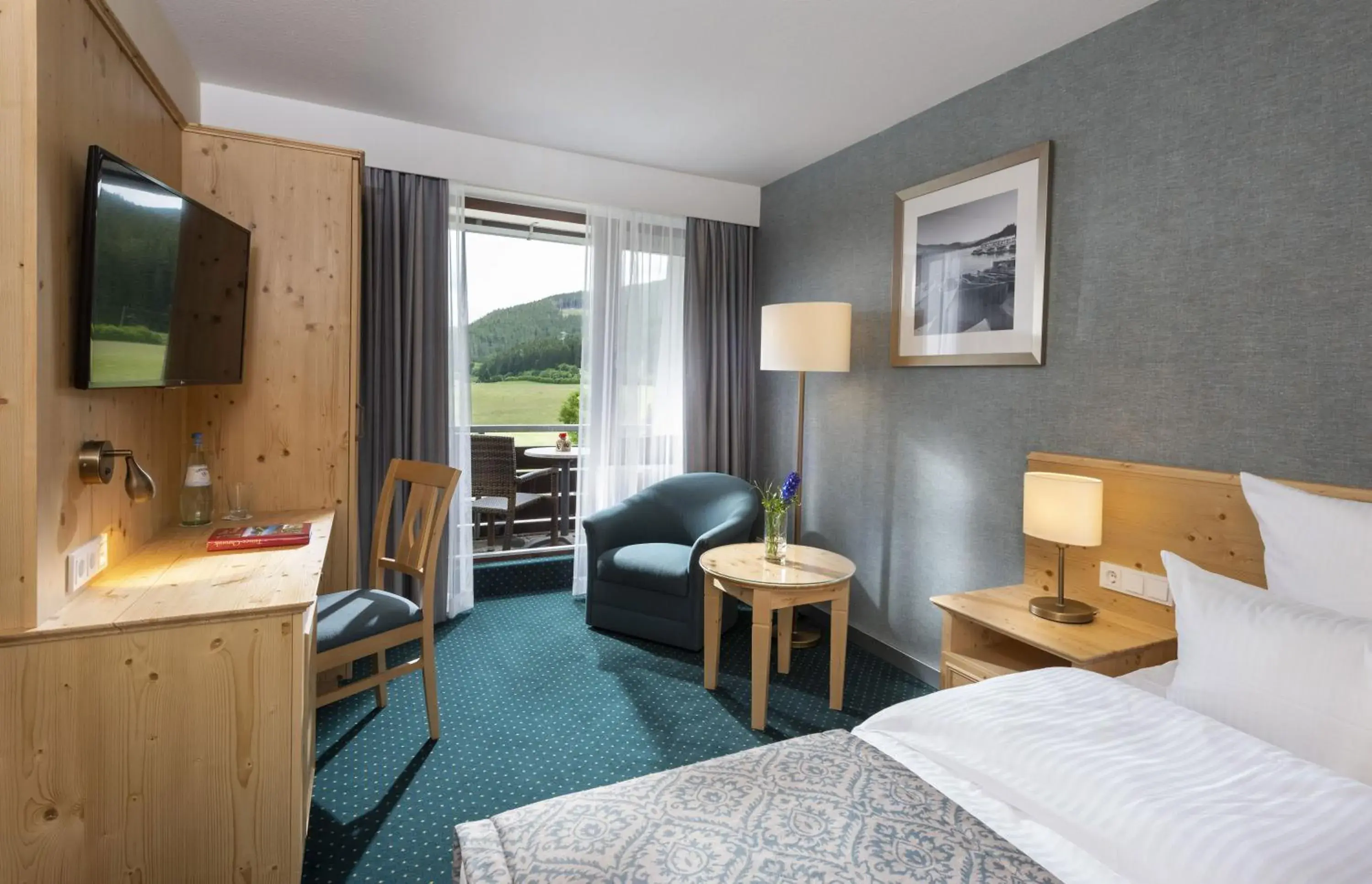 Comfort Single Room with Balcony and Forest View in Maritim Titisee Hotel Comfort Single Room with Balcony and Forest View in Maritim Titisee Hotel