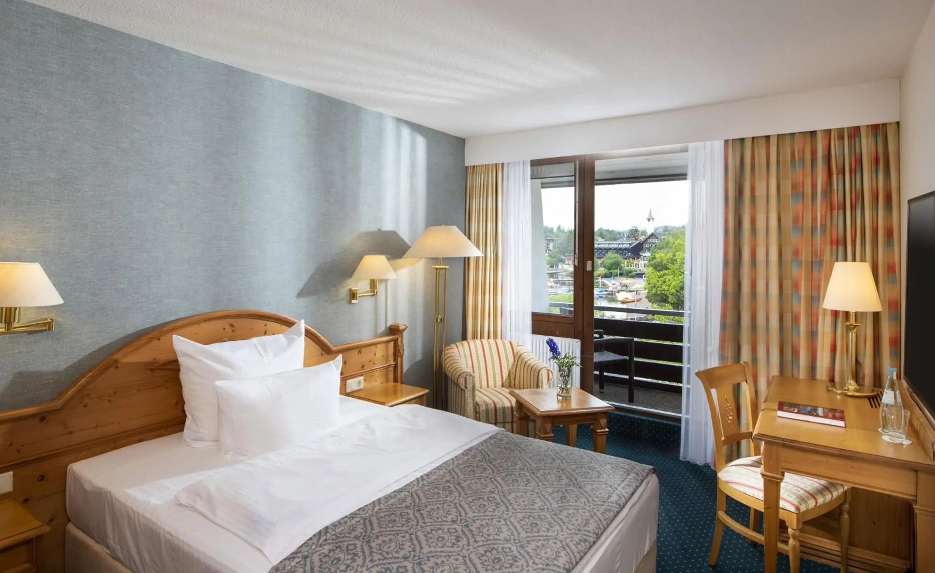 Superior Single Room with Balcony and Harbor View in Maritim Titisee Hotel Superior Single Room with Balcony and Harbor View in Maritim Titisee Hotel