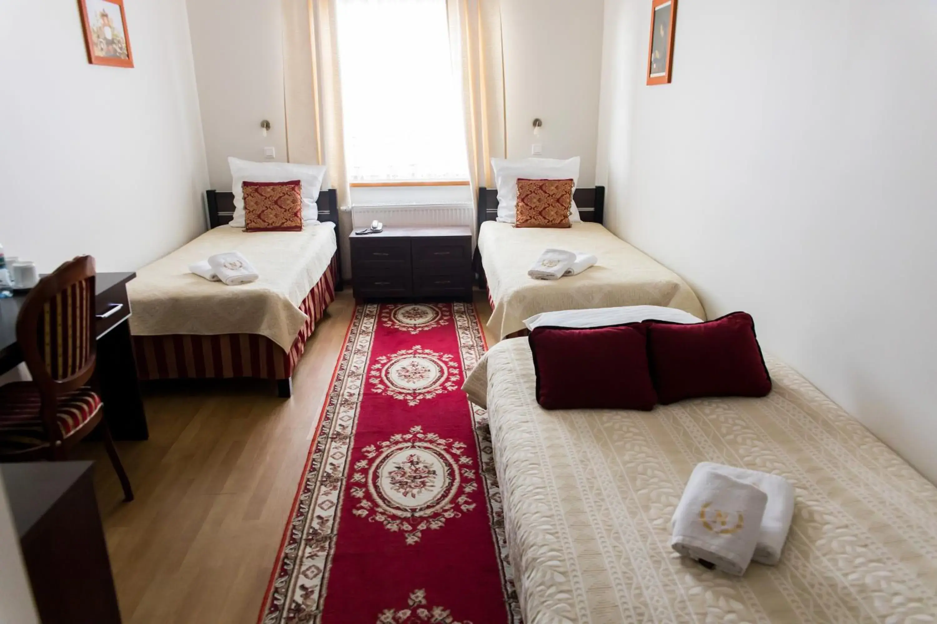 Large Twin Room in Hotel Napoleon Large Twin Room in Hotel Napoleon