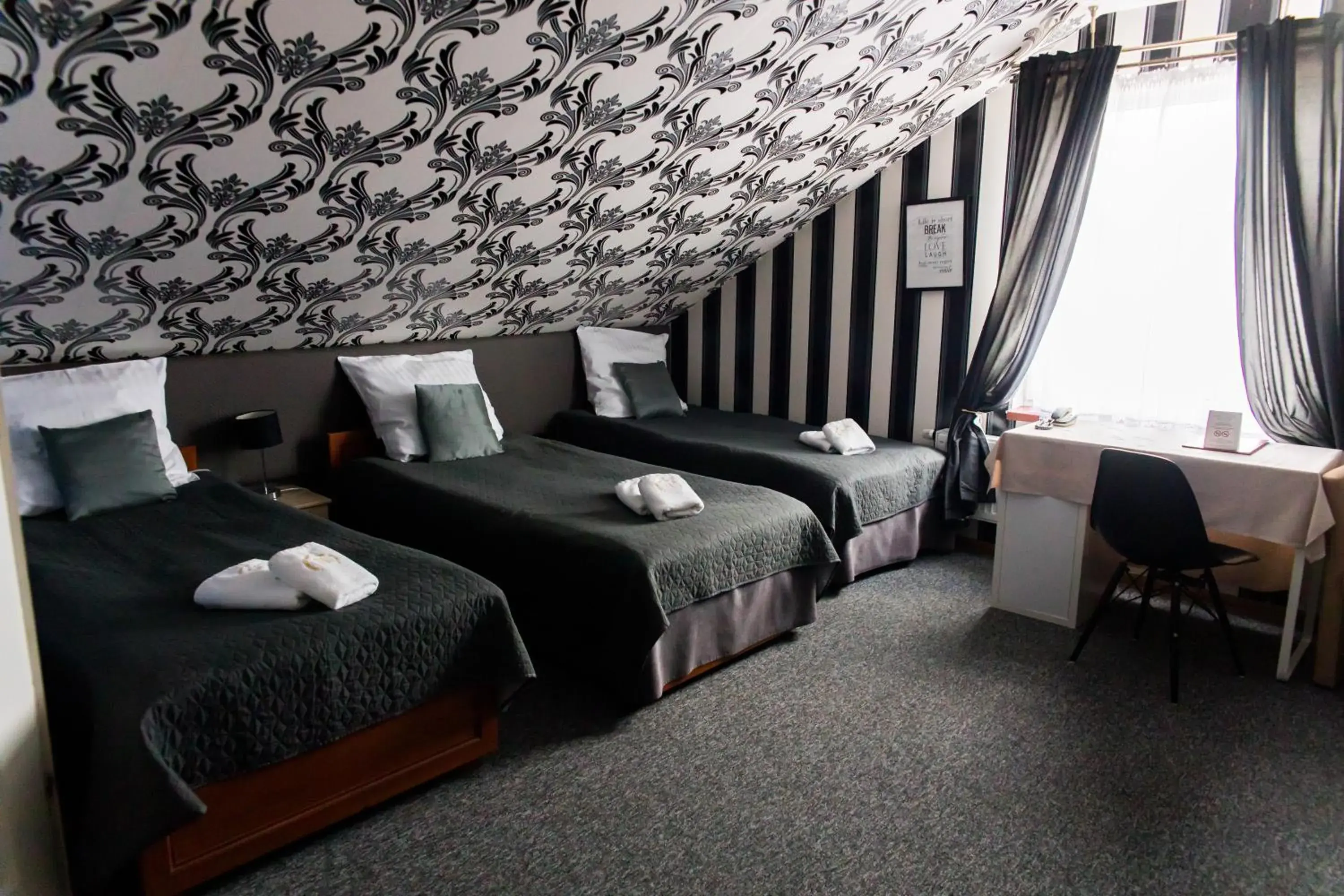 Quadruple Room with Private Bathroom in Hotel Napoleon Quadruple Room with Private Bathroom in Hotel Napoleon