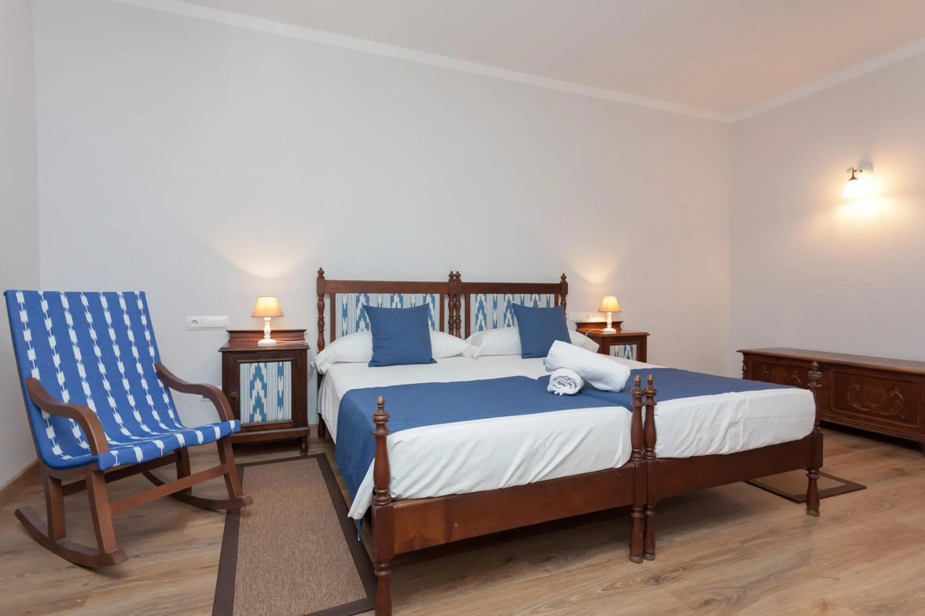 Twin Room with Air-Conditioning in Hotel El Guía Twin Room with Air-Conditioning in Hotel El Guía