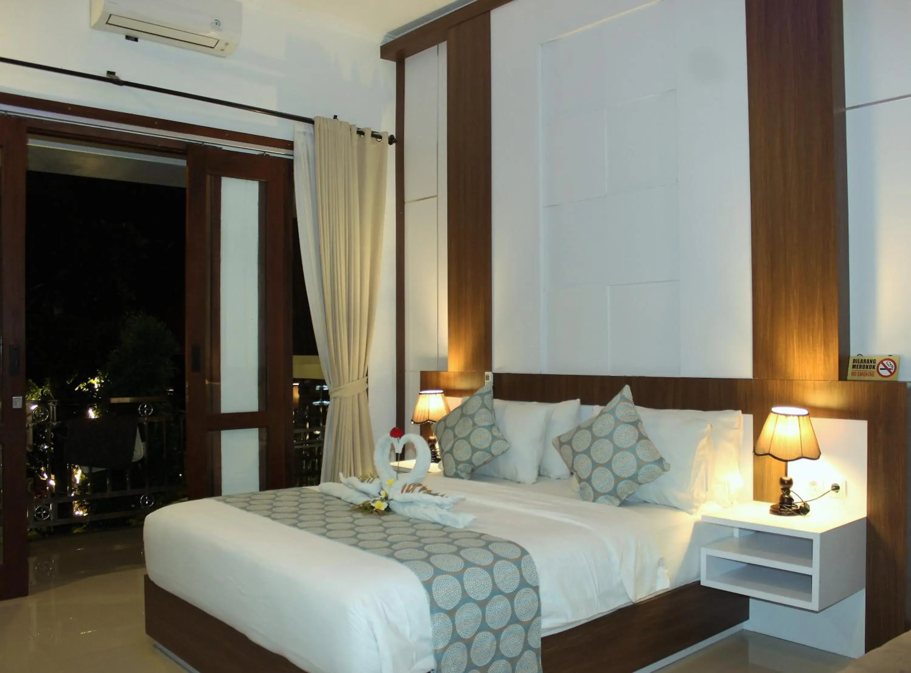 Deluxe Double Room with Sea View in Nusa Sedayu Hotel By Ocean View Deluxe Double Room with Sea View in Nusa Sedayu Hotel By Ocean View
