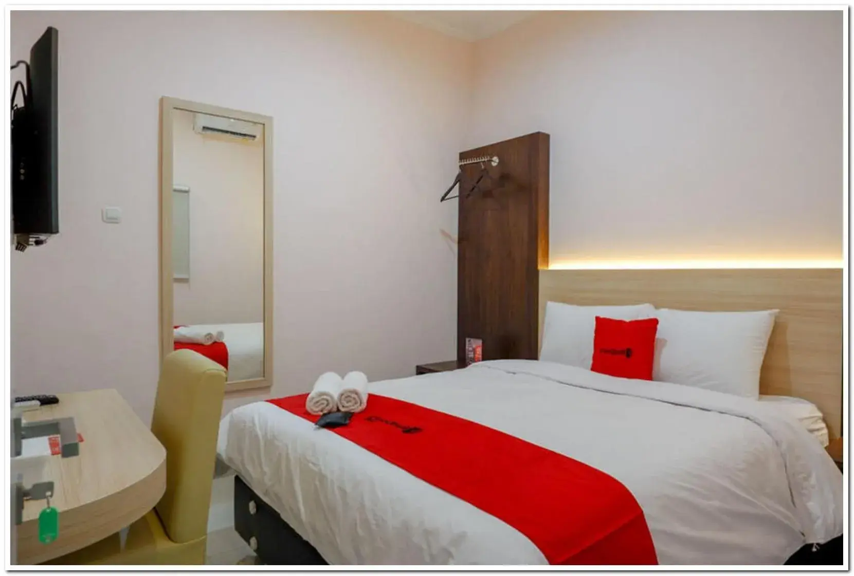 Double Room in RedDoorz near Gejayan 3 Double Room in RedDoorz near Gejayan 3