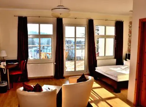 Comfort Double Room with Balcony in Kulturhotel Kaiserhof Comfort Double Room with Balcony in Kulturhotel Kaiserhof