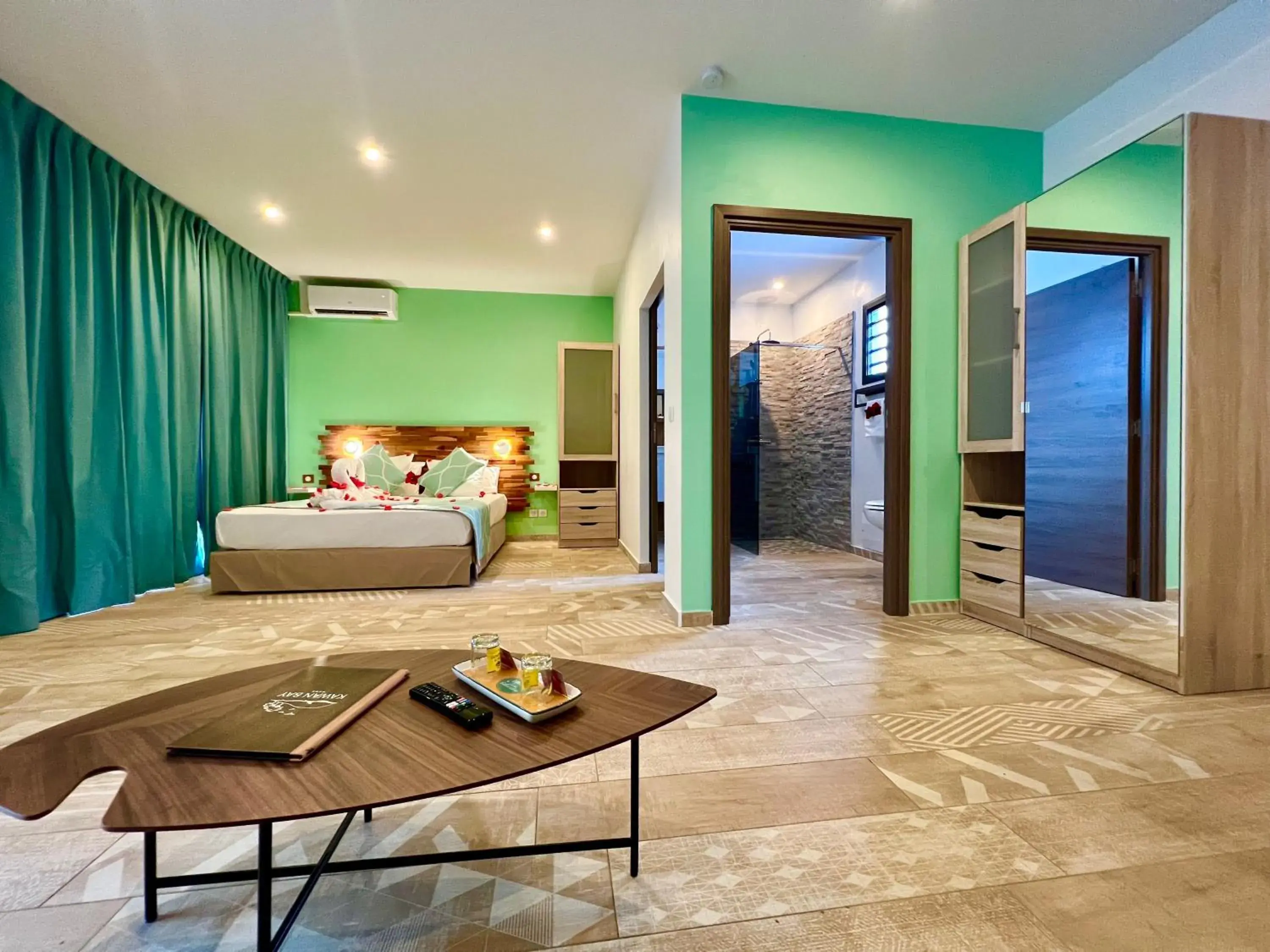 Suite with Hot Tub in Kawan Bay Suites Suite with Hot Tub in Kawan Bay Suites